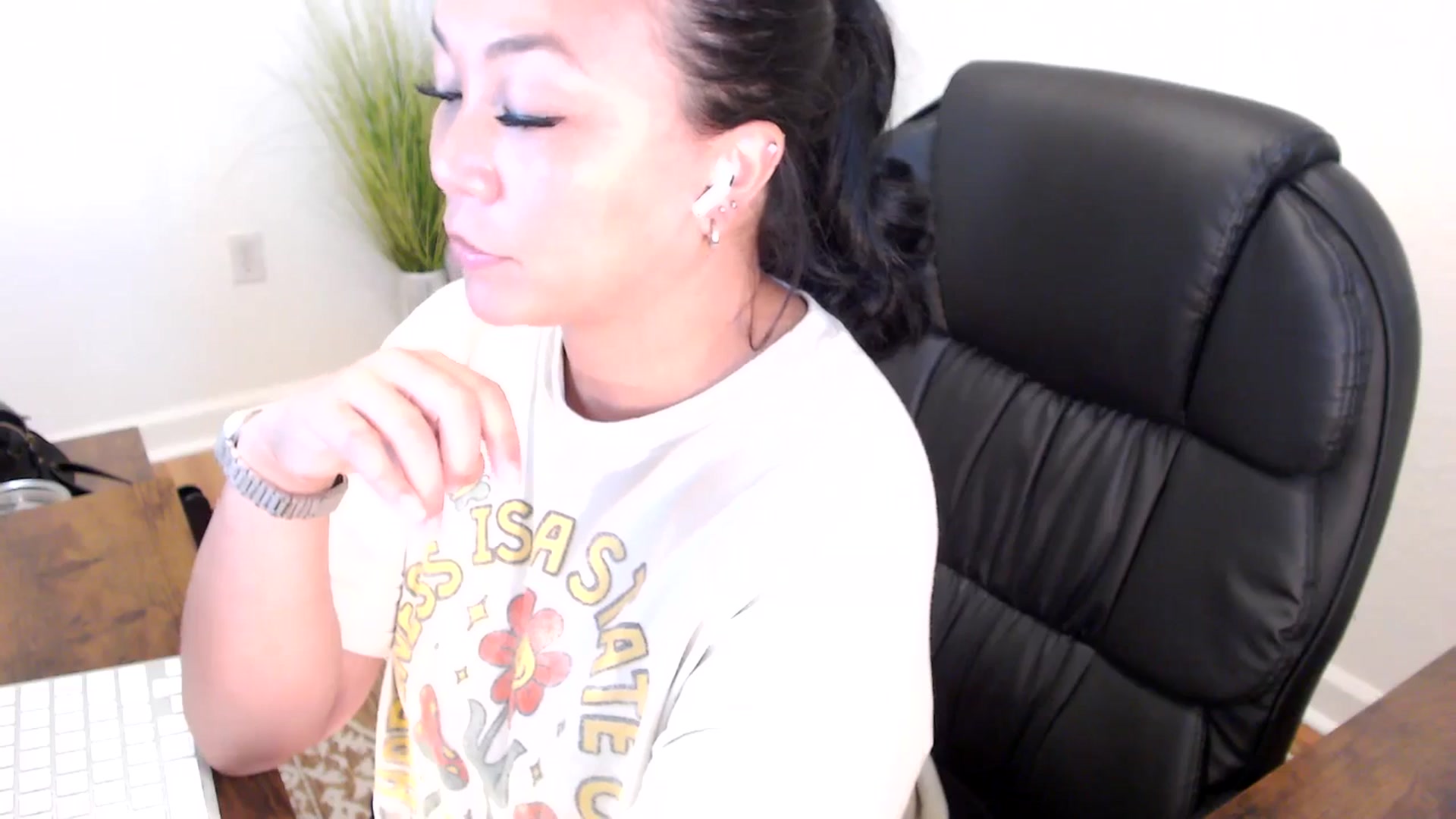 Gallery image thumbnail from MickaylaStar's myfreecams stream on, 05/21/2025, 16:50 image 4 of 20