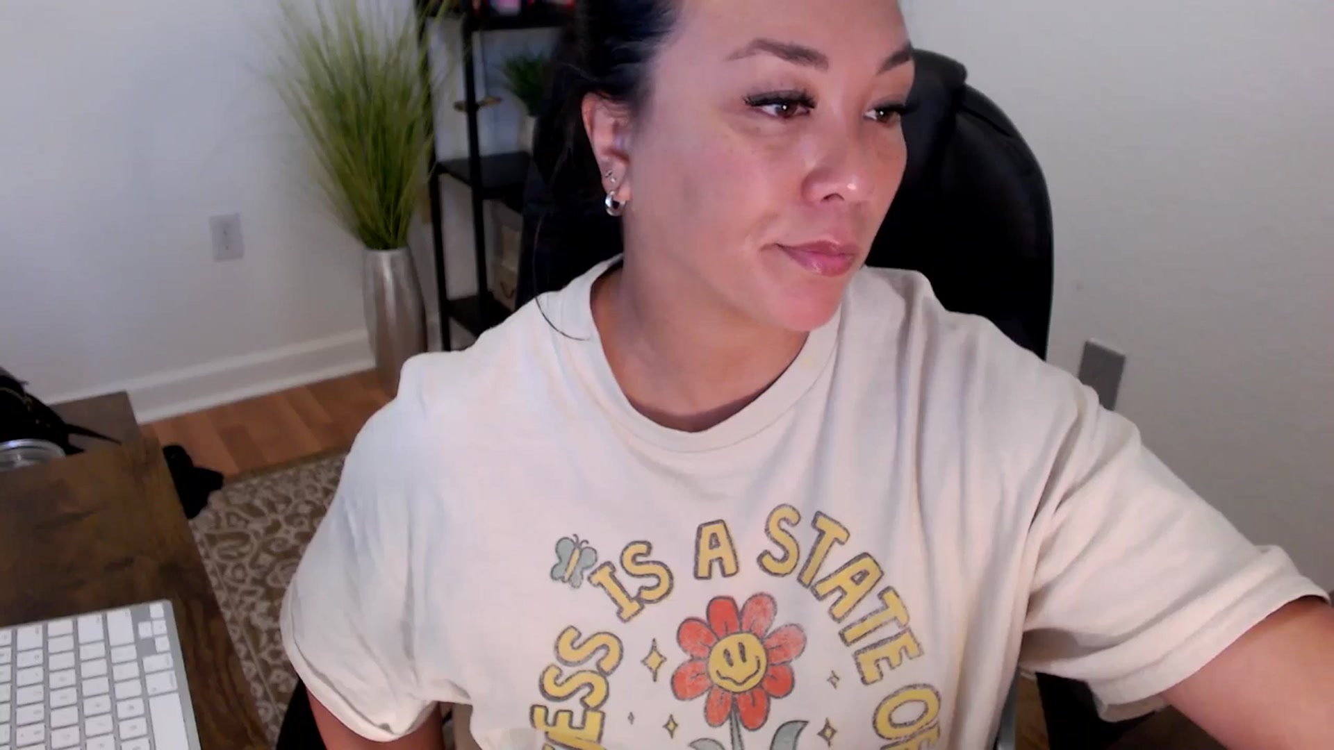 Gallery image thumbnail from MickaylaStar's myfreecams stream on, 05/21/2025, 16:50 image 17 of 20