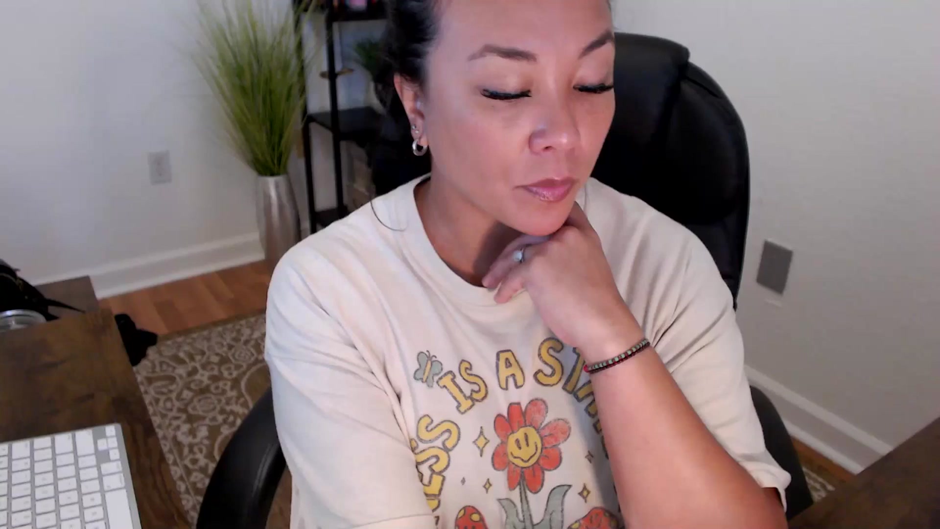 Gallery image thumbnail from MickaylaStar's myfreecams stream on, 05/21/2025, 16:50 image 15 of 20