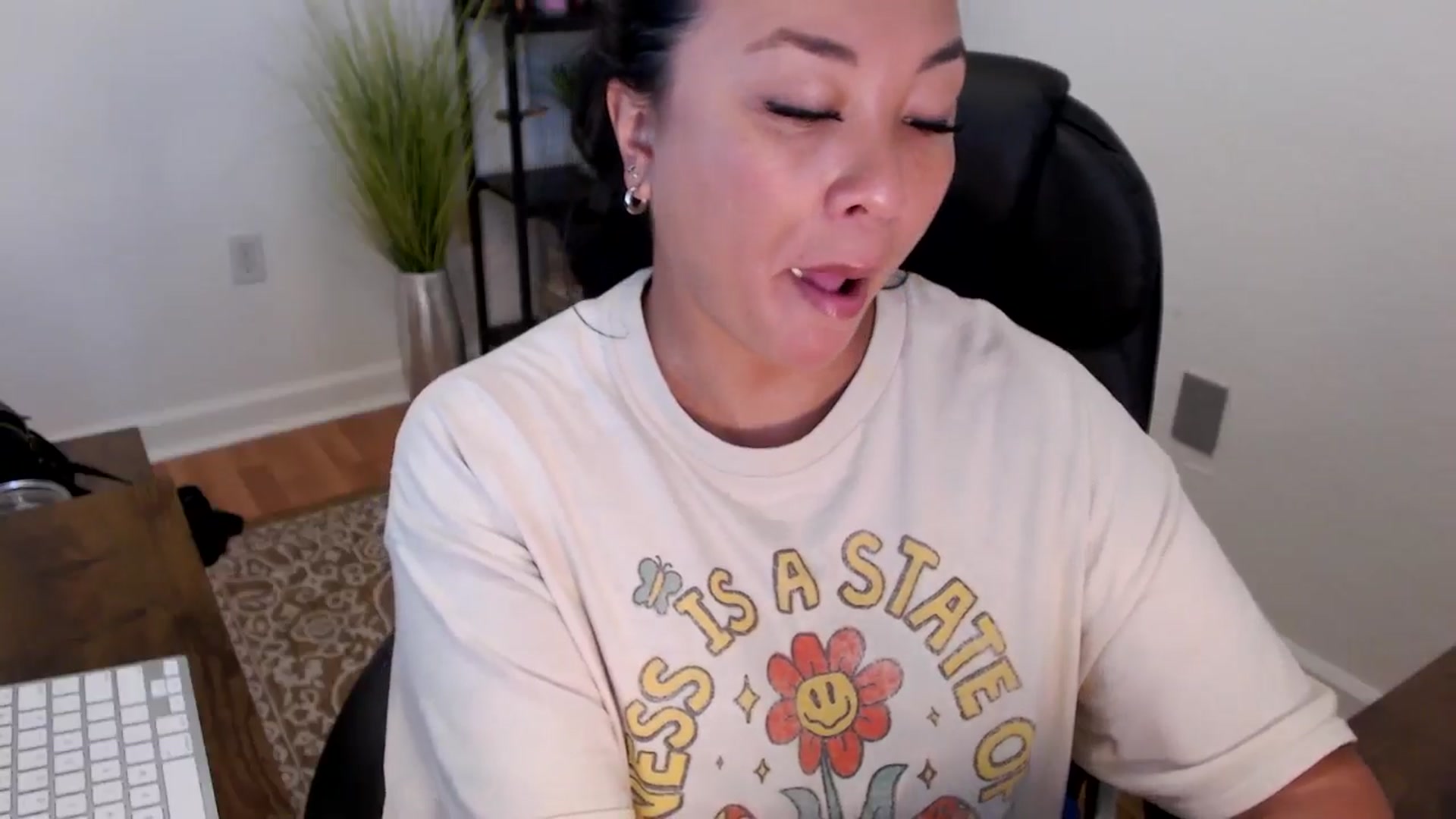 Gallery image thumbnail from MickaylaStar's myfreecams stream on, 05/21/2025, 16:50 image 14 of 20