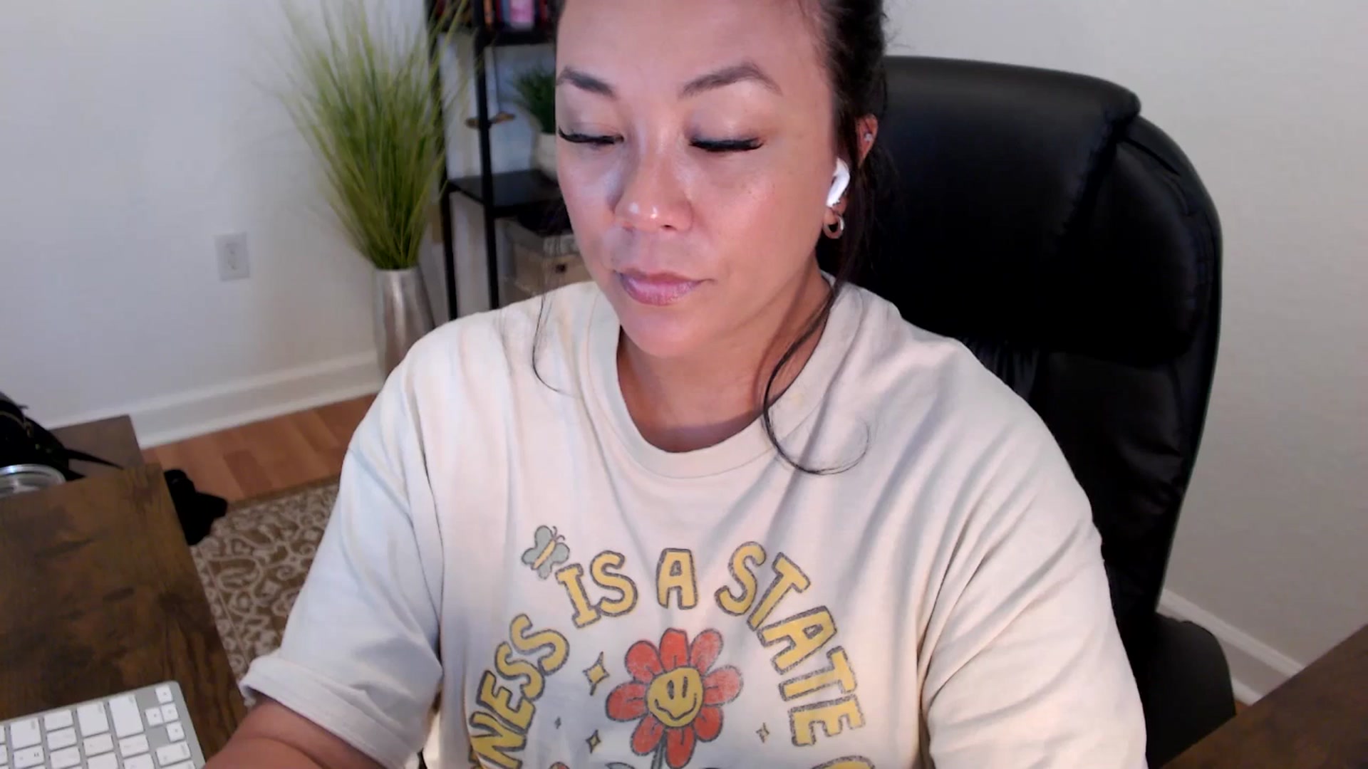 Gallery image thumbnail from MickaylaStar's myfreecams stream on, 05/21/2025, 18:51 image 5 of 20