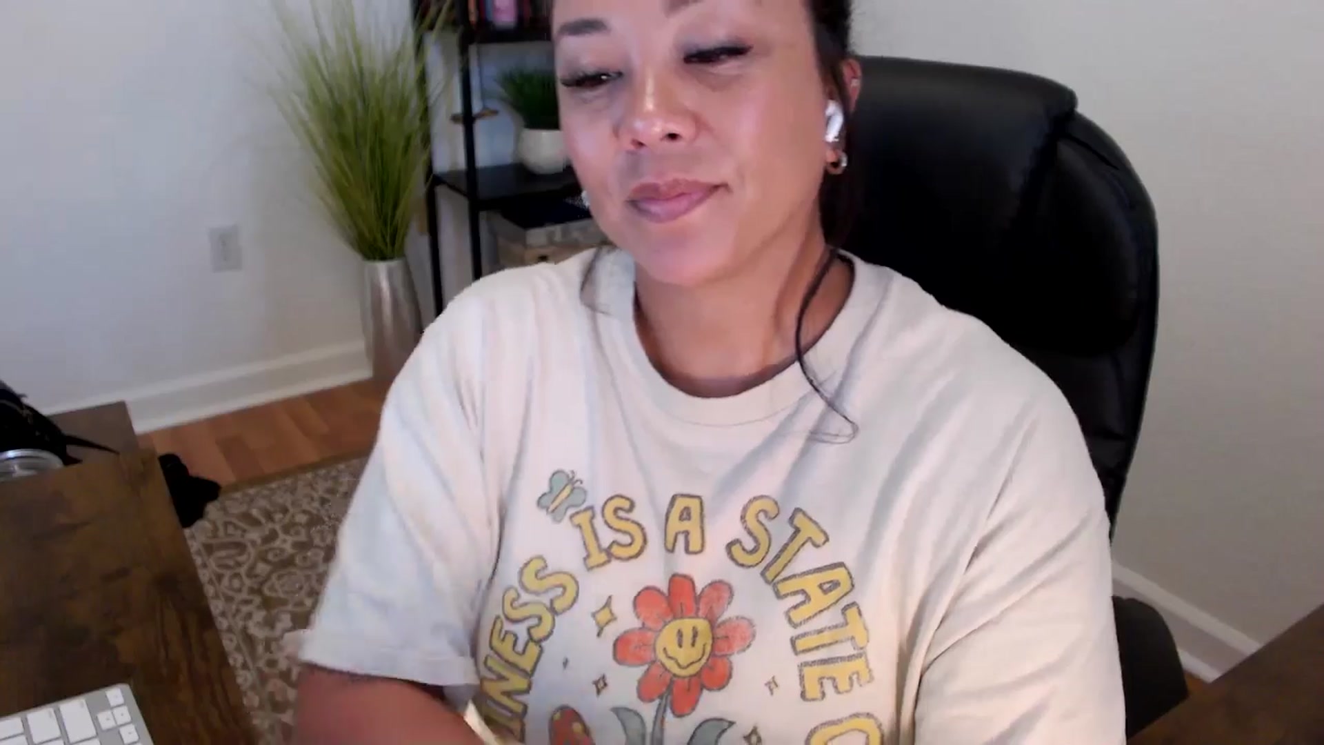 Gallery image thumbnail from MickaylaStar's myfreecams stream on, 05/21/2025, 18:51 image 17 of 20