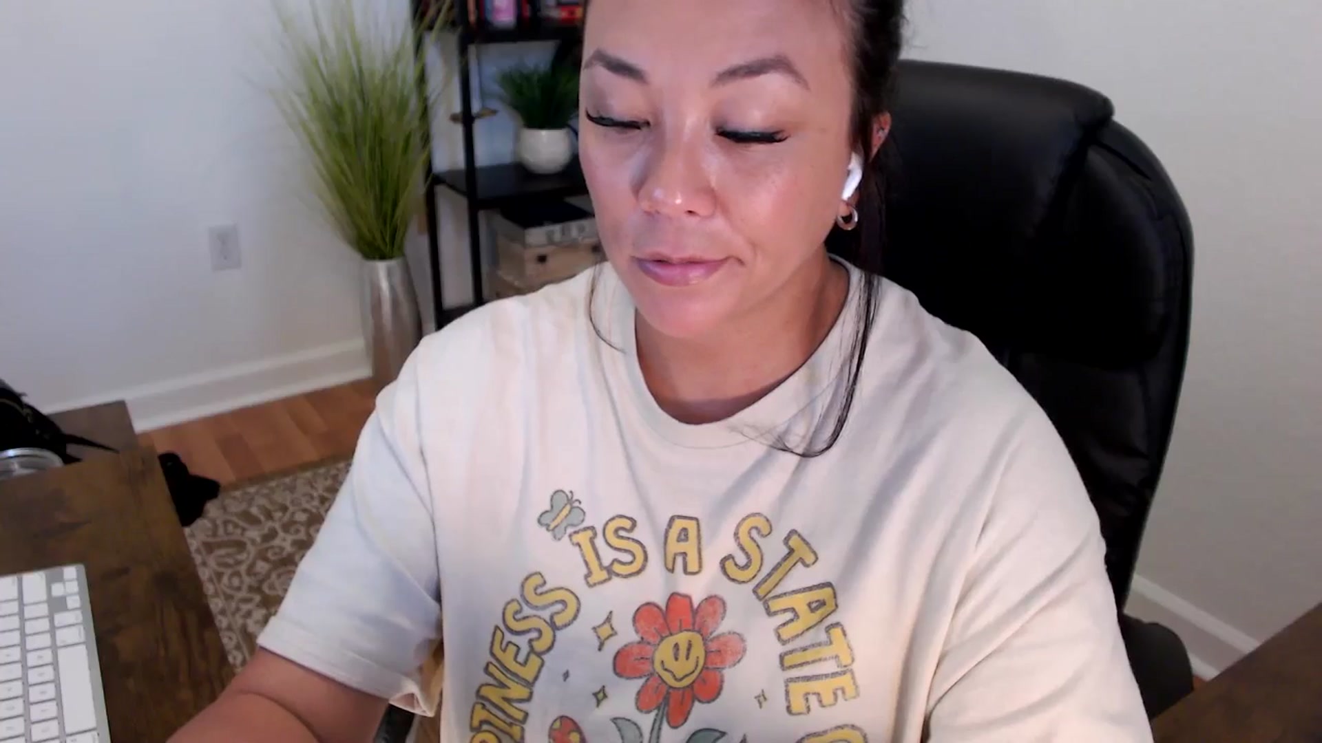 Gallery image thumbnail from MickaylaStar's myfreecams stream on, 05/21/2025, 18:51 image 12 of 20