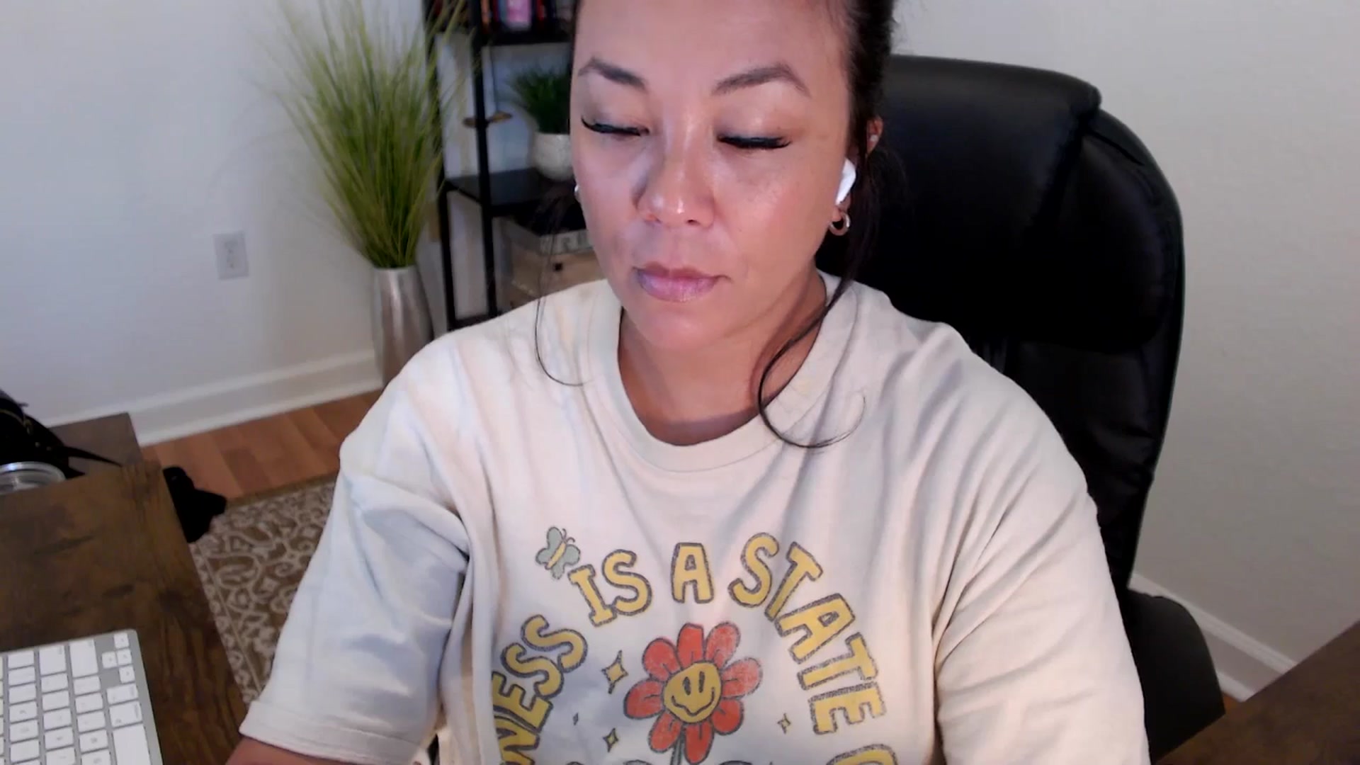 Gallery image thumbnail from MickaylaStar's myfreecams stream on, 05/21/2025, 18:51 image 3 of 20