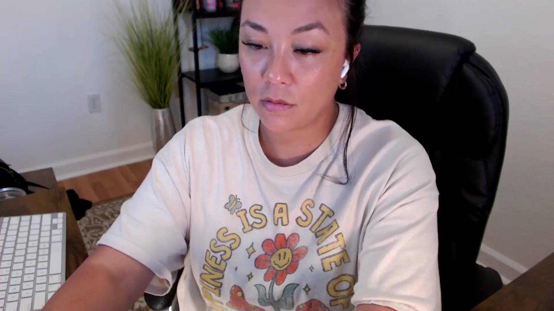Gallery image thumbnail from MickaylaStar's myfreecams stream on, 05/21/2025, 18:51 image 15 of 20
