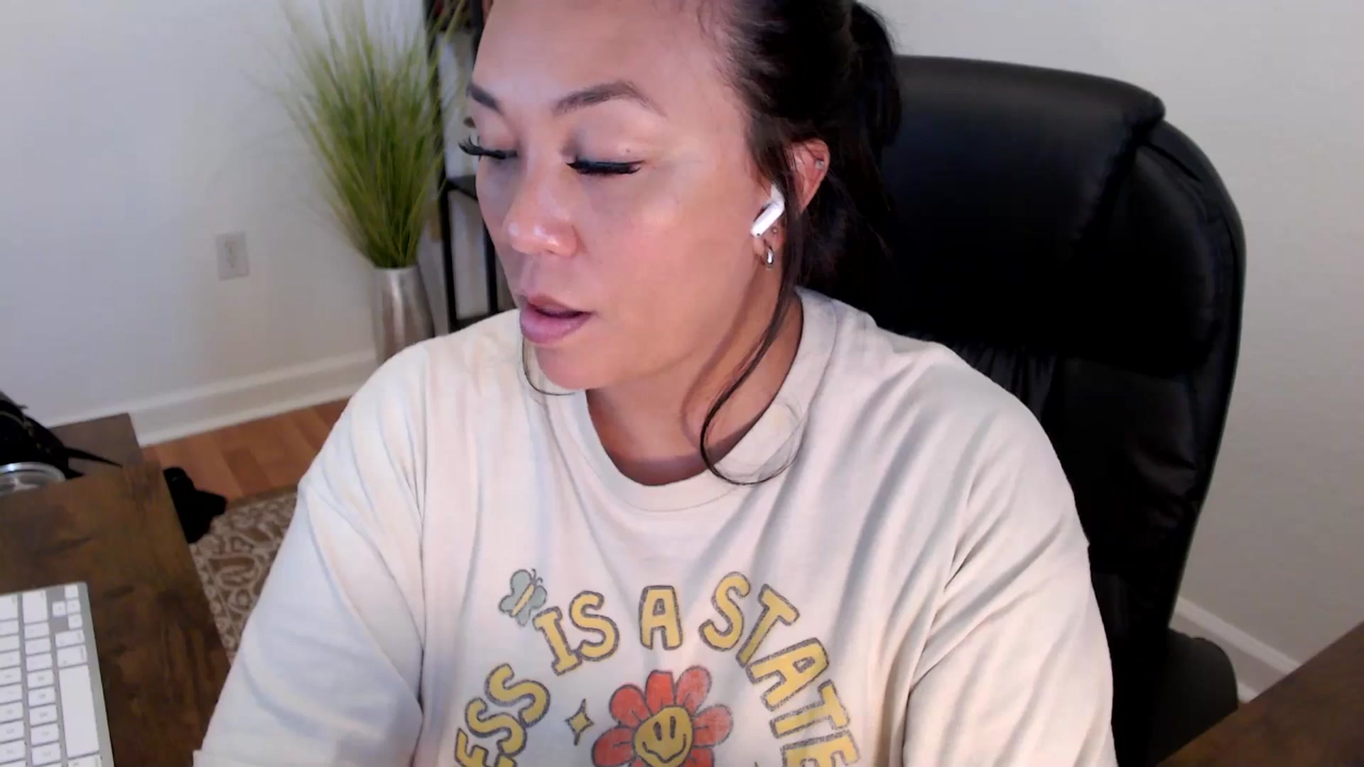 Gallery image thumbnail from MickaylaStar's myfreecams stream on, 05/21/2025, 18:51 image 7 of 20