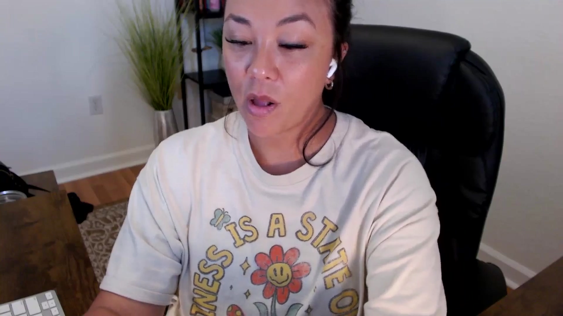 Gallery image thumbnail from MickaylaStar's myfreecams stream on, 05/21/2025, 18:51 image 18 of 20