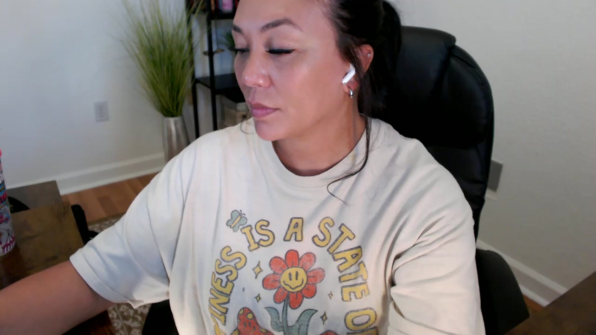 Gallery image thumbnail from MickaylaStar's myfreecams stream on, 05/21/2025, 19:46 image 18 of 20