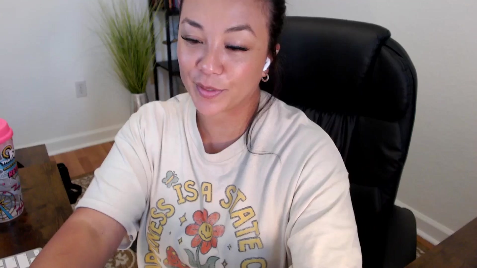 Gallery image thumbnail from MickaylaStar's myfreecams stream on, 05/21/2025, 19:46 image 2 of 20