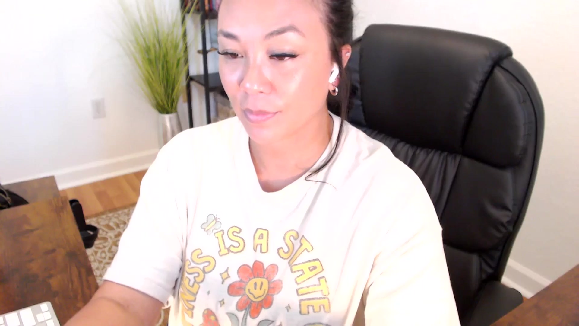Gallery image thumbnail from MickaylaStar's myfreecams stream on, 05/21/2025, 19:46 image 10 of 20