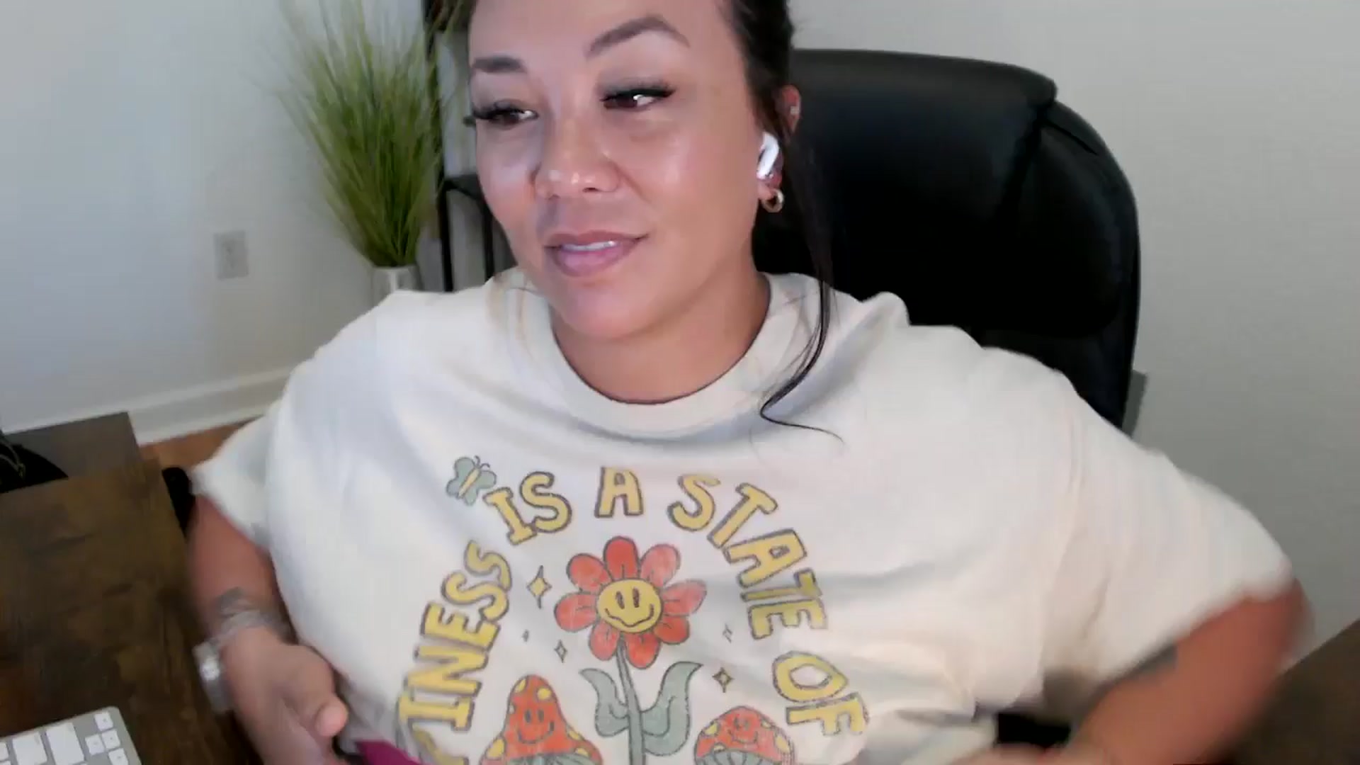 Gallery image thumbnail from MickaylaStar's myfreecams stream on, 05/21/2025, 19:46 image 13 of 20