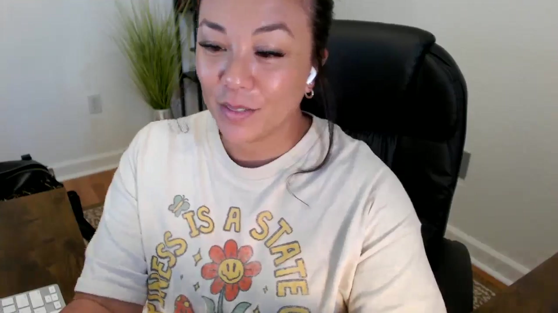 Gallery image thumbnail from MickaylaStar's myfreecams stream on, 05/21/2025, 20:02 image 19 of 20