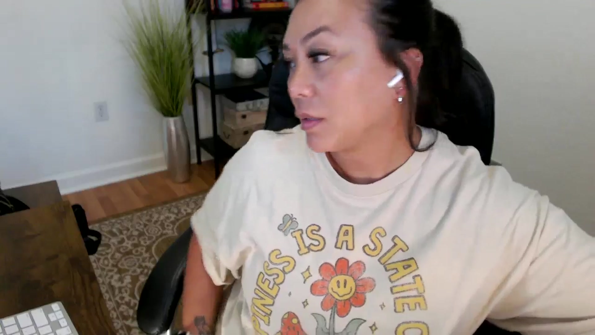 Gallery image thumbnail from MickaylaStar's myfreecams stream on, 05/21/2025, 20:02 image 4 of 20