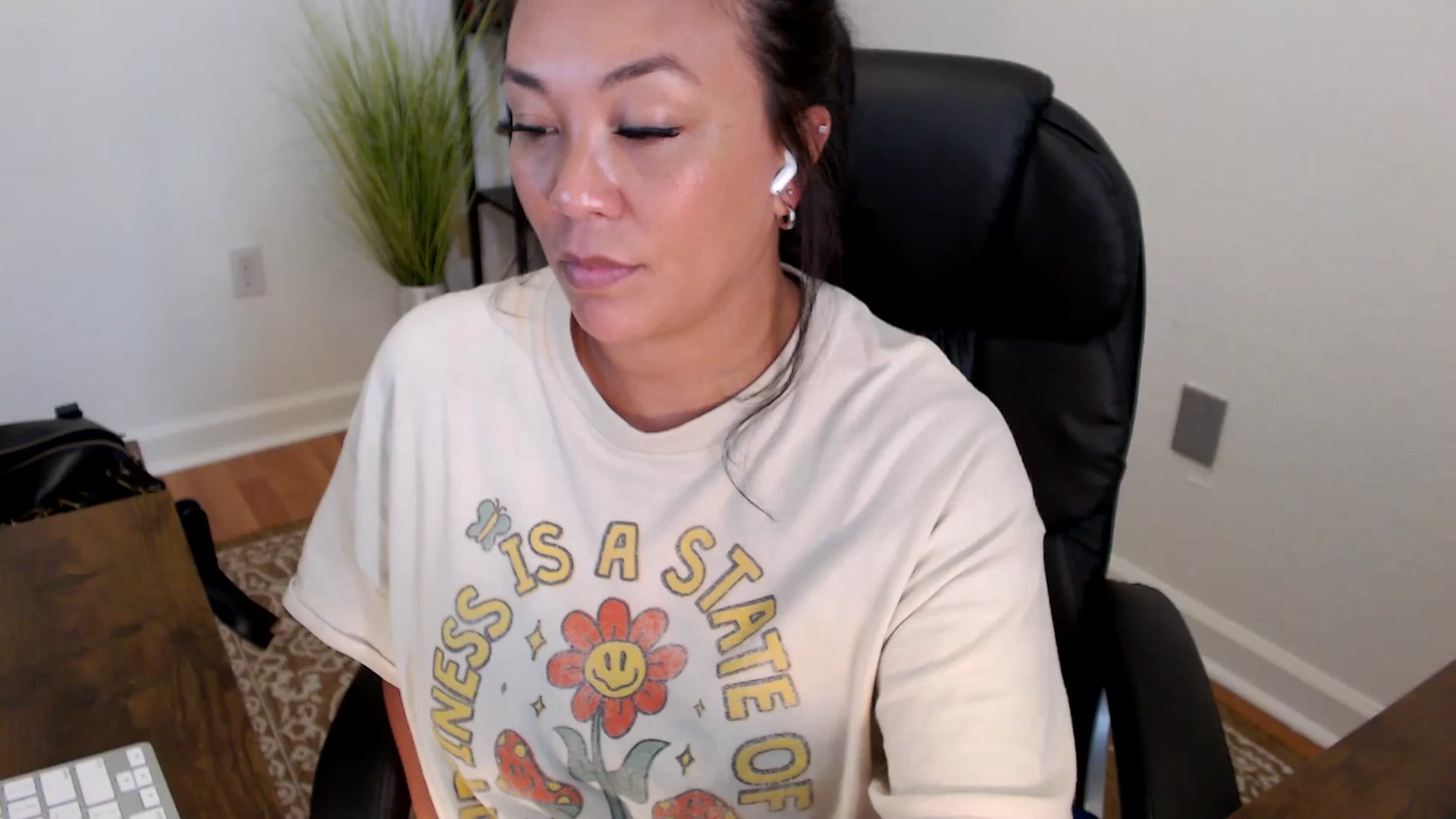 Gallery image thumbnail from MickaylaStar's myfreecams stream on, 05/21/2025, 20:02 image 12 of 20