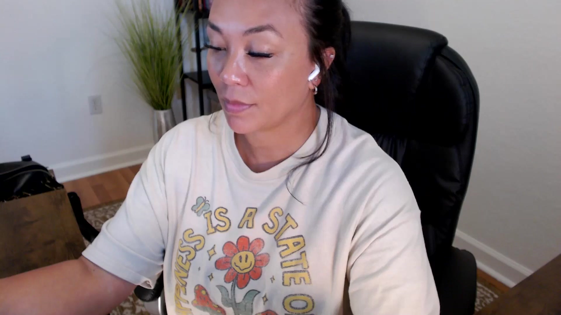 Gallery image thumbnail from MickaylaStar's myfreecams stream on, 05/21/2025, 20:02 image 11 of 20