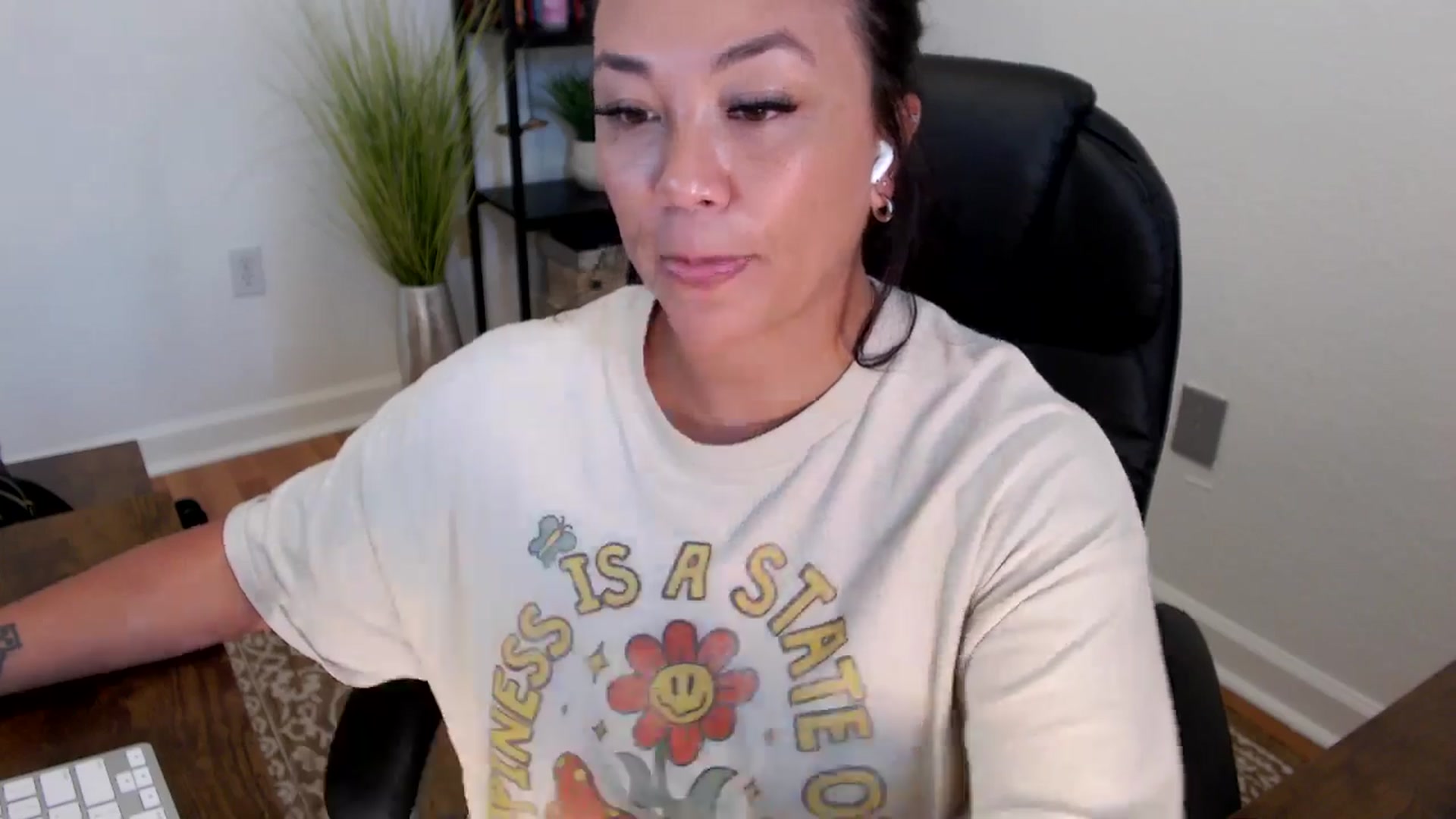 Gallery image thumbnail from MickaylaStar's myfreecams stream on, 05/21/2025, 20:02 image 7 of 20