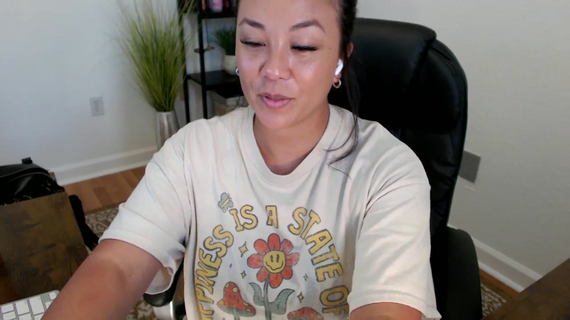 Gallery image thumbnail from MickaylaStar's myfreecams stream on, 05/21/2025, 20:22 image 7 of 20