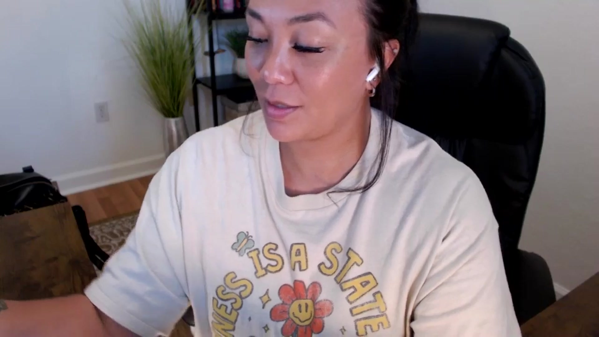 Gallery image thumbnail from MickaylaStar's myfreecams stream on, 05/21/2025, 20:22 image 17 of 20