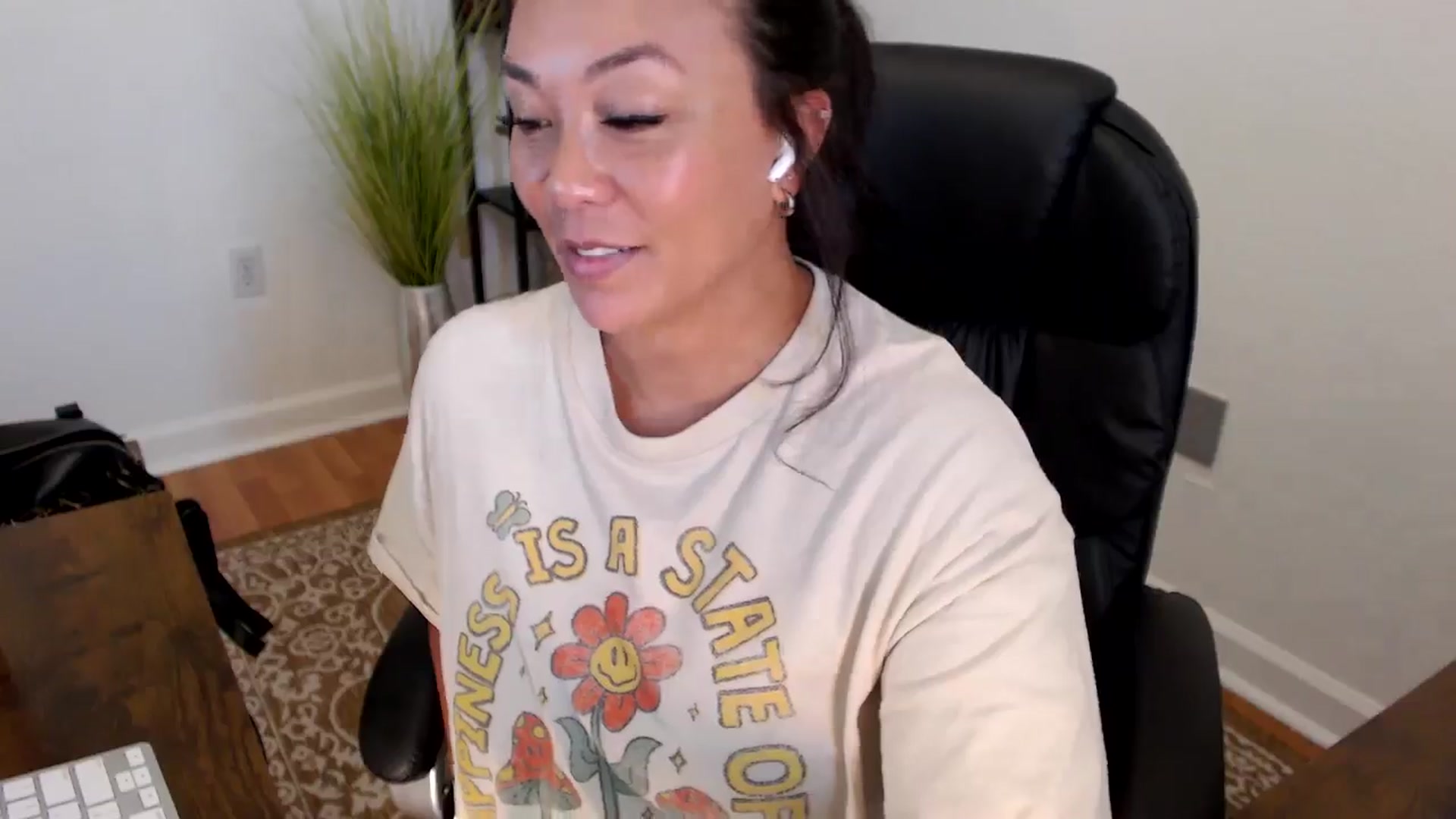 Gallery image thumbnail from MickaylaStar's myfreecams stream on, 05/21/2025, 20:22 image 3 of 20