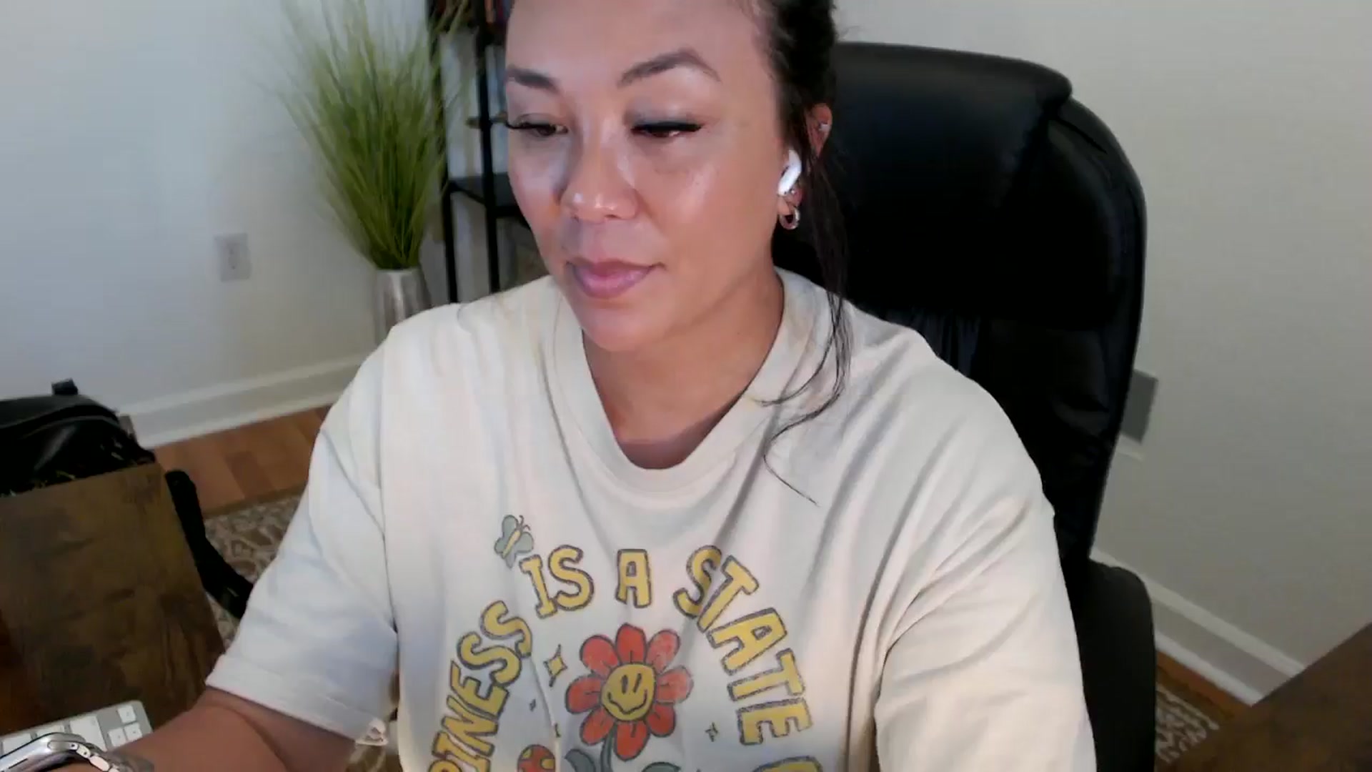 Gallery image thumbnail from MickaylaStar's myfreecams stream on, 05/21/2025, 20:22 image 1 of 20