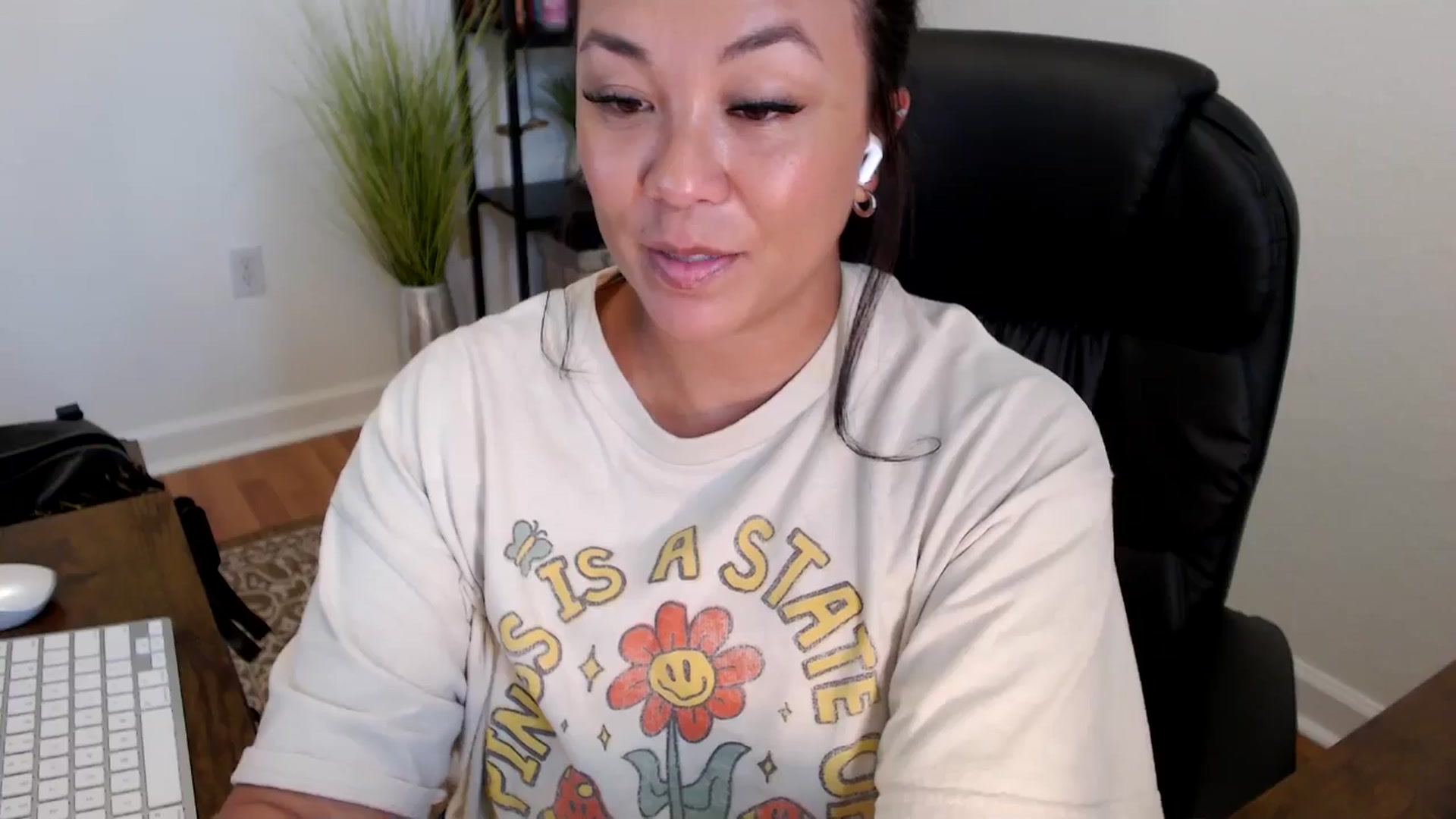 Gallery image thumbnail from MickaylaStar's myfreecams stream on, 05/21/2025, 20:38 image 17 of 20