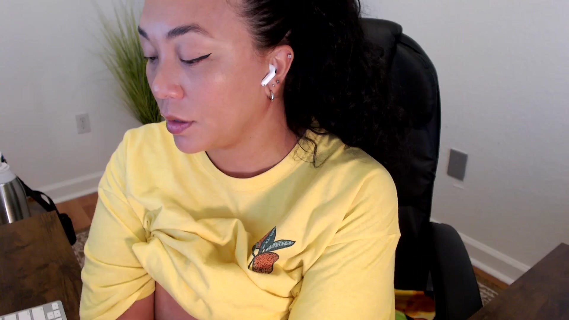 Gallery image thumbnail from MickaylaStar's myfreecams stream on, 05/26/2025, 15:37 image 10 of 20