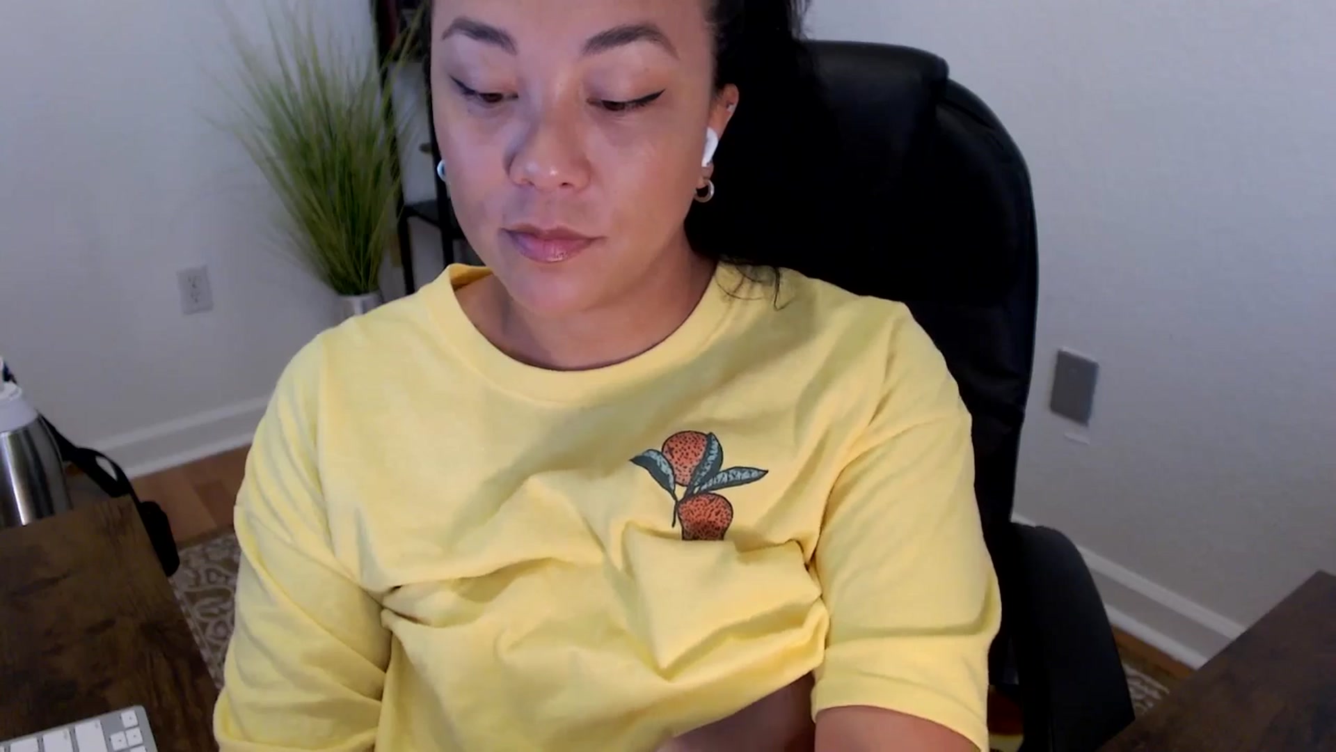 Gallery image thumbnail from MickaylaStar's myfreecams stream on, 05/26/2025, 15:37 image 8 of 20