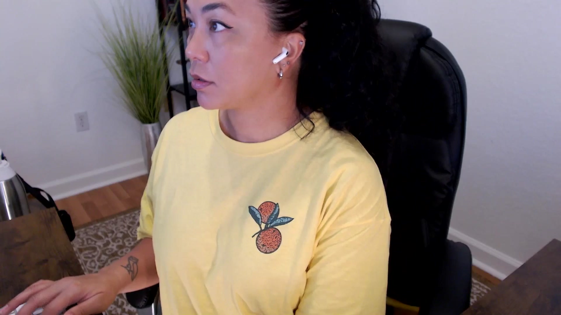 Gallery image thumbnail from MickaylaStar's myfreecams stream on, 05/26/2025, 15:37 image 13 of 20