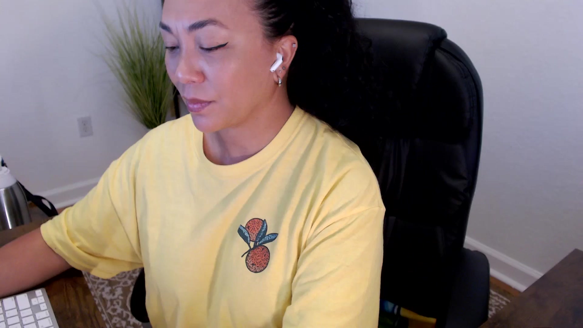 Gallery image thumbnail from MickaylaStar's myfreecams stream on, 05/26/2025, 15:37 image 15 of 20