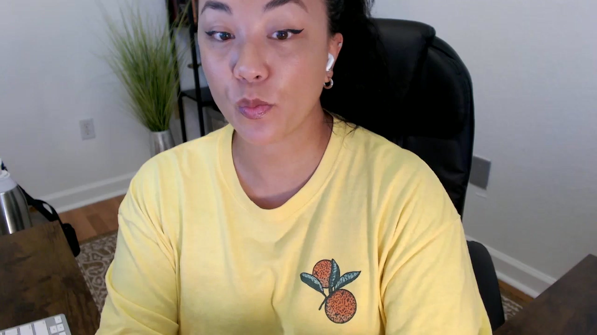 Gallery image thumbnail from MickaylaStar's myfreecams stream on, 05/26/2025, 15:37 image 4 of 20