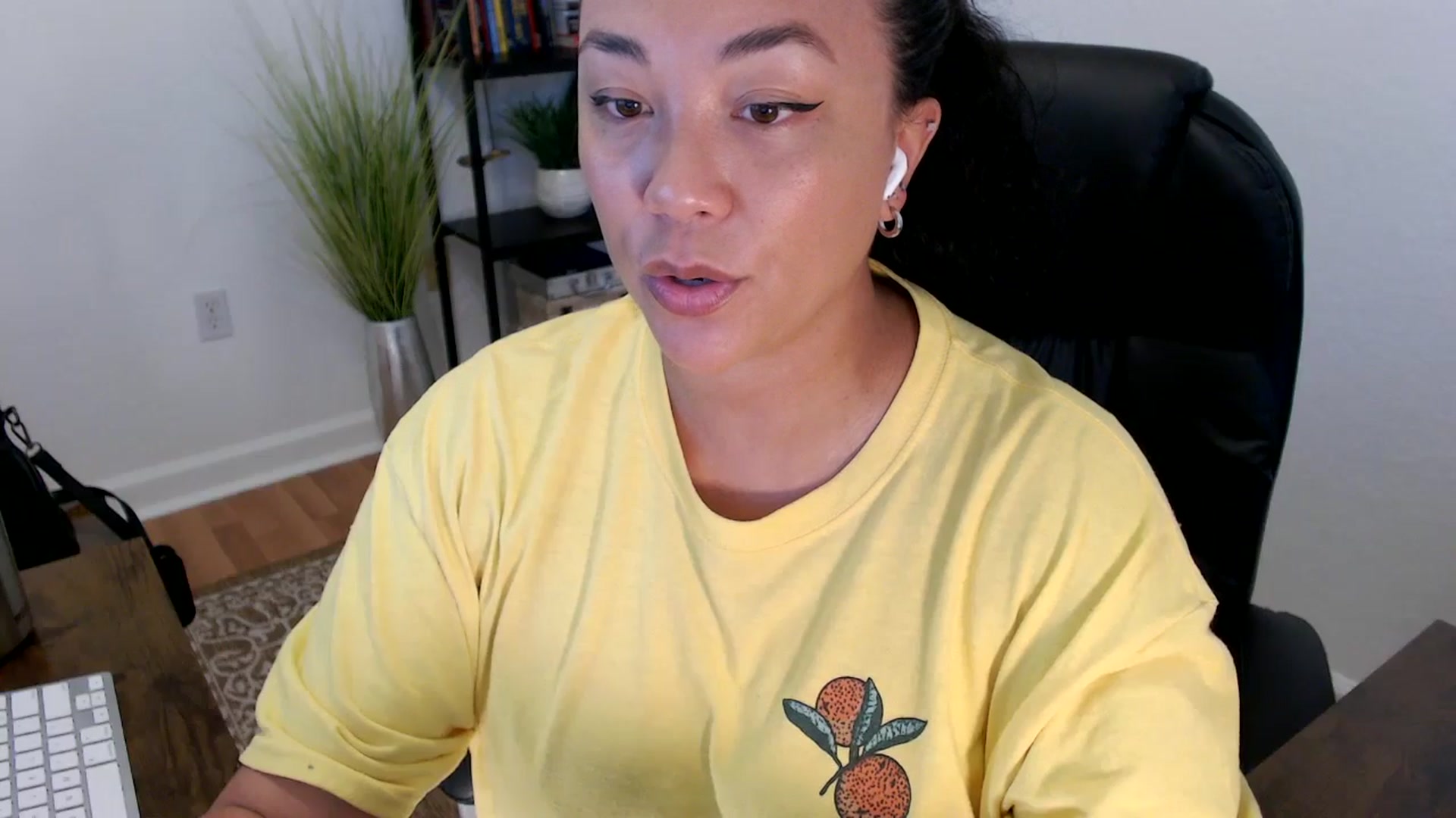 Gallery image thumbnail from MickaylaStar's myfreecams stream on, 05/26/2025, 16:04 image 8 of 20