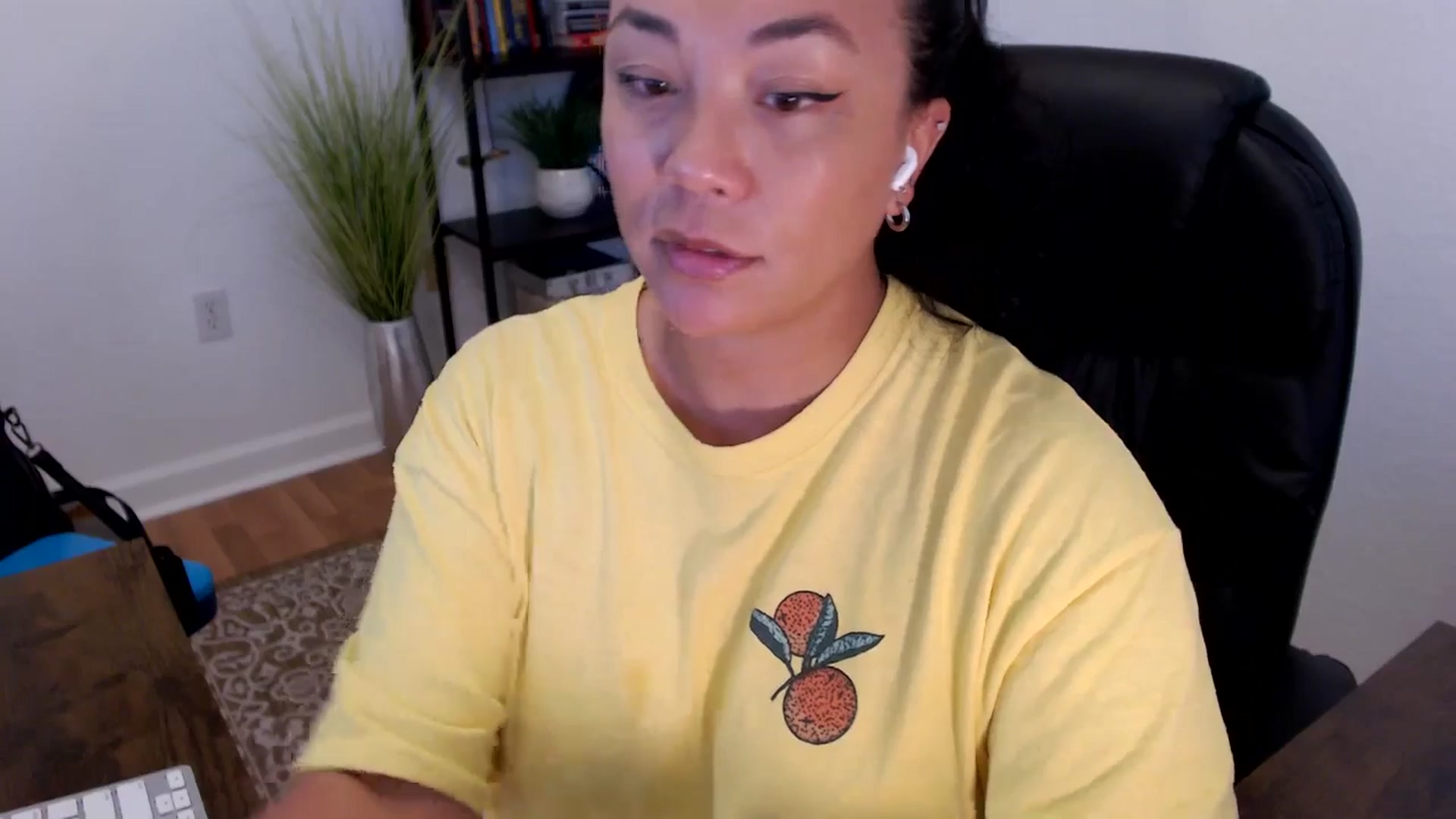 Gallery image thumbnail from MickaylaStar's myfreecams stream on, 05/26/2025, 16:35 image 14 of 20