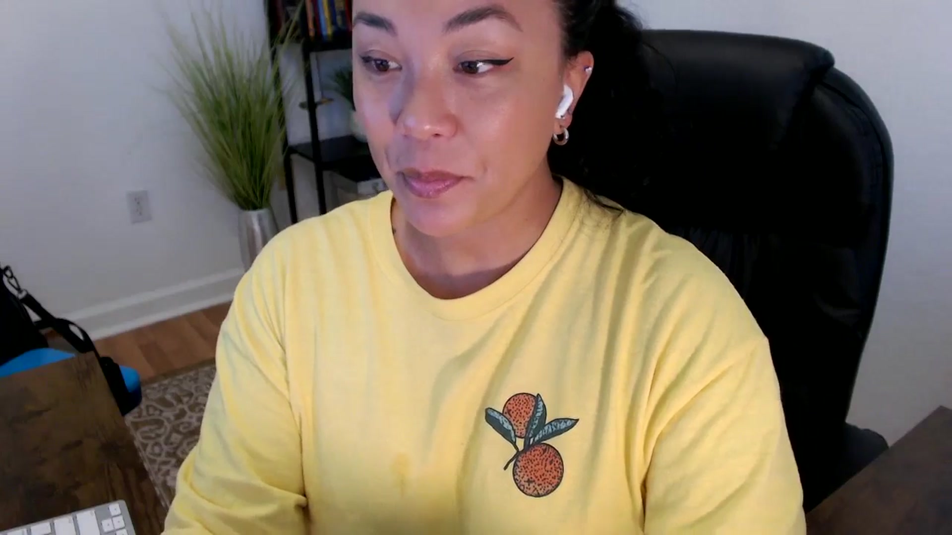 Gallery image thumbnail from MickaylaStar's myfreecams stream on, 05/26/2025, 16:35 image 13 of 20