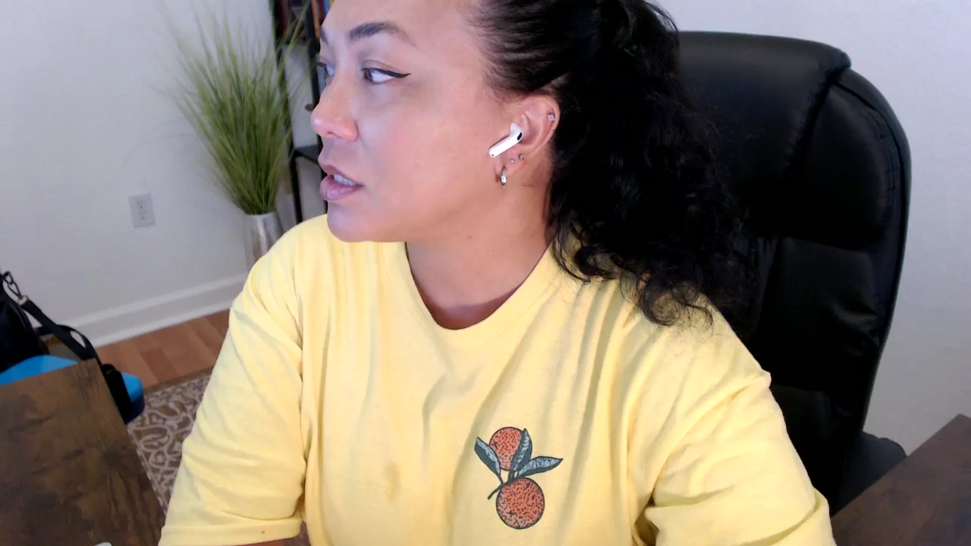 Gallery image thumbnail from MickaylaStar's myfreecams stream on, 05/26/2025, 16:35 image 9 of 20