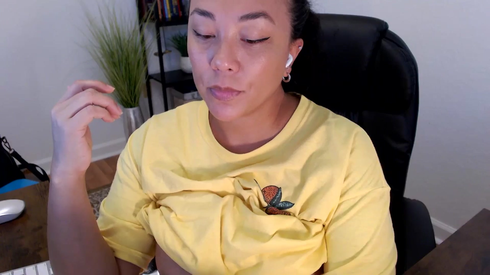 Gallery image thumbnail from MickaylaStar's myfreecams stream on, 05/26/2025, 17:07 image 14 of 20