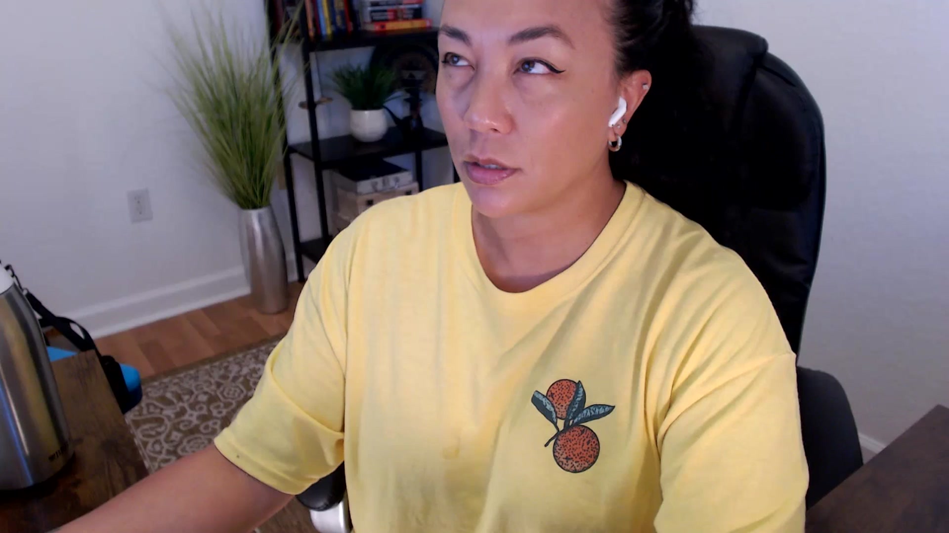 Gallery image thumbnail from MickaylaStar's myfreecams stream on, 05/26/2025, 17:38 image 1 of 20