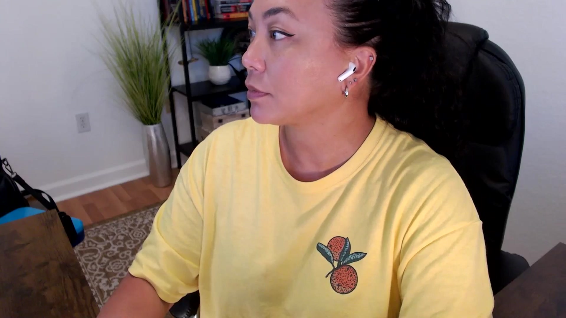Gallery image thumbnail from MickaylaStar's myfreecams stream on, 05/26/2025, 18:30 image 17 of 20