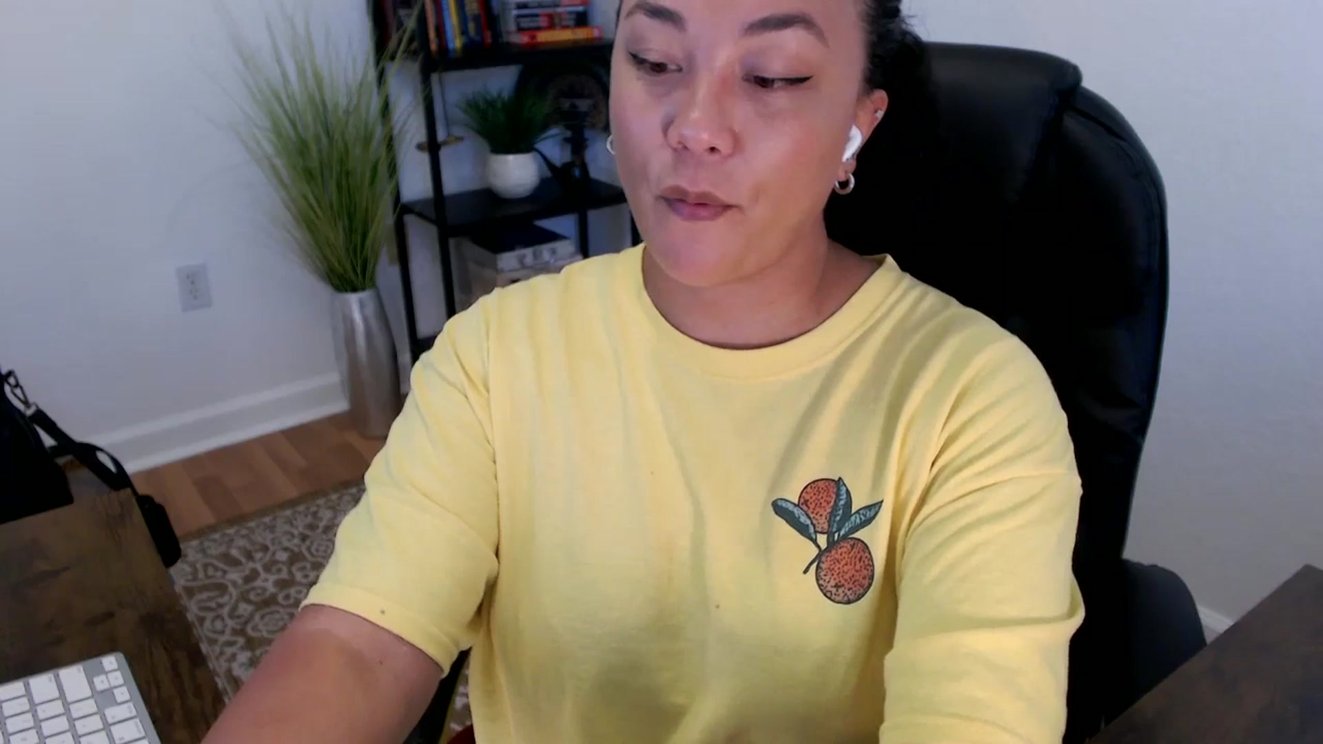 Gallery image thumbnail from MickaylaStar's myfreecams stream on, 05/26/2025, 19:04 image 12 of 20
