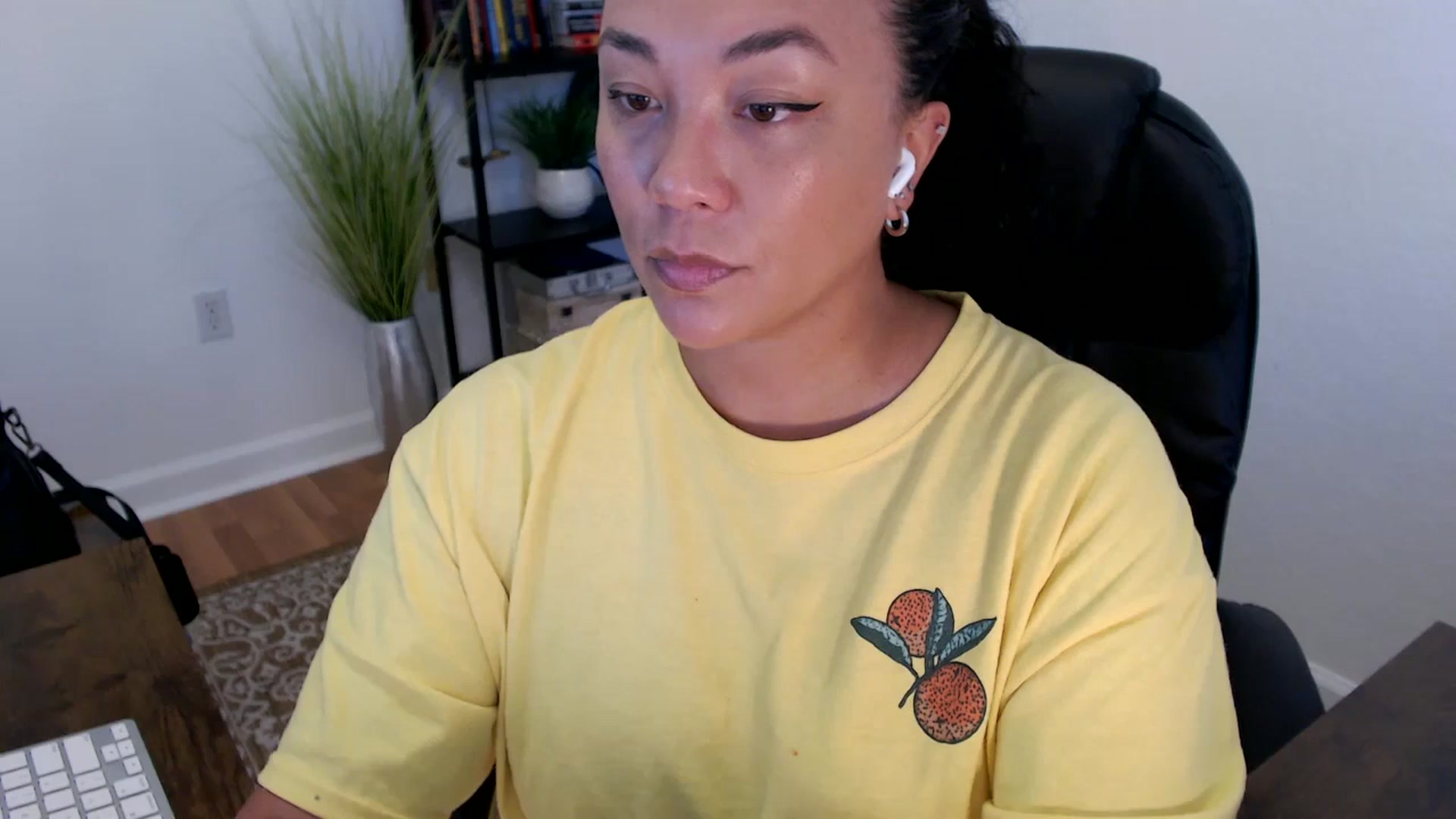 Gallery image thumbnail from MickaylaStar's myfreecams stream on, 05/26/2025, 19:04 image 17 of 20