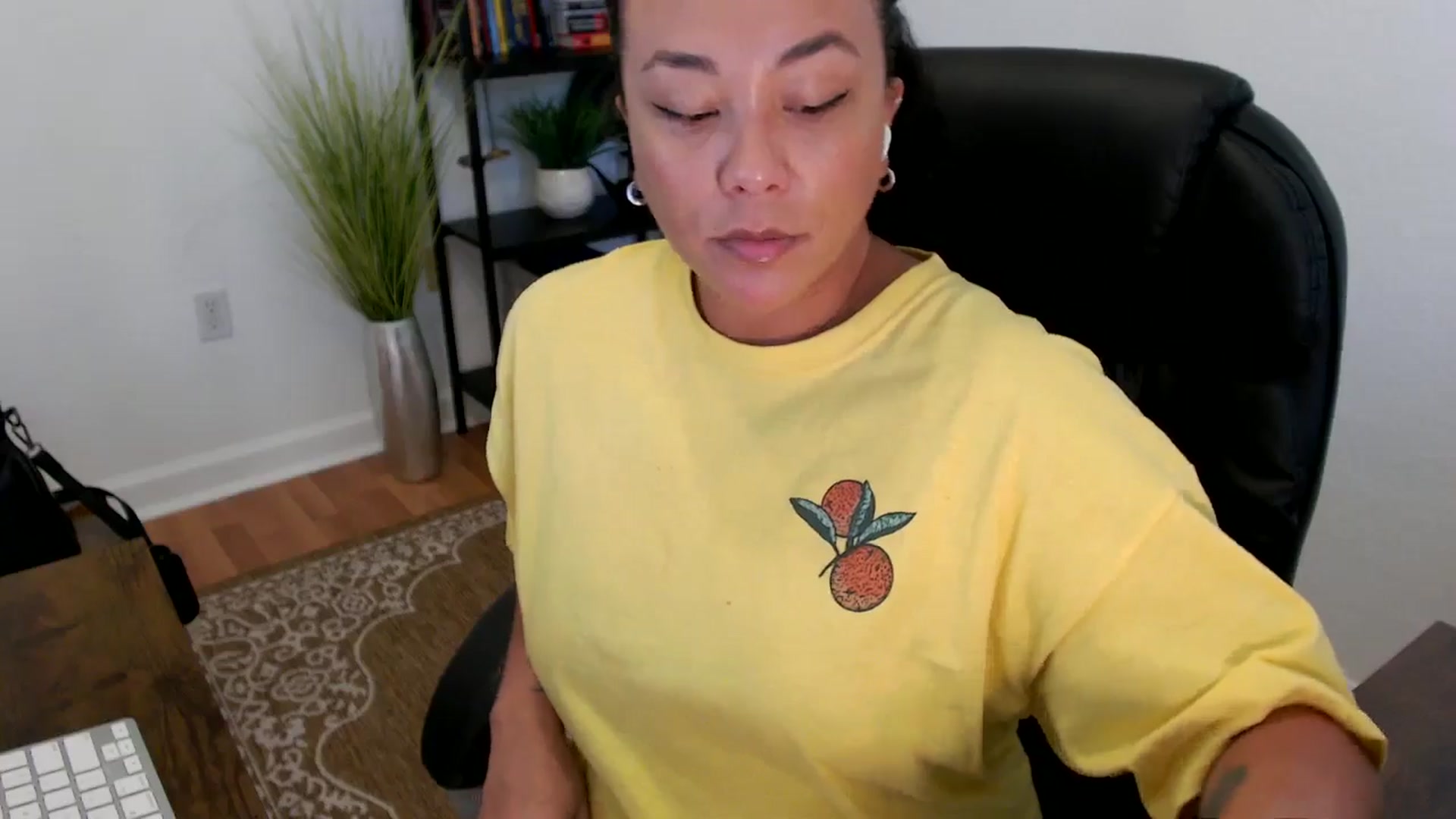 Gallery image thumbnail from MickaylaStar's myfreecams stream on, 05/26/2025, 19:04 image 13 of 20