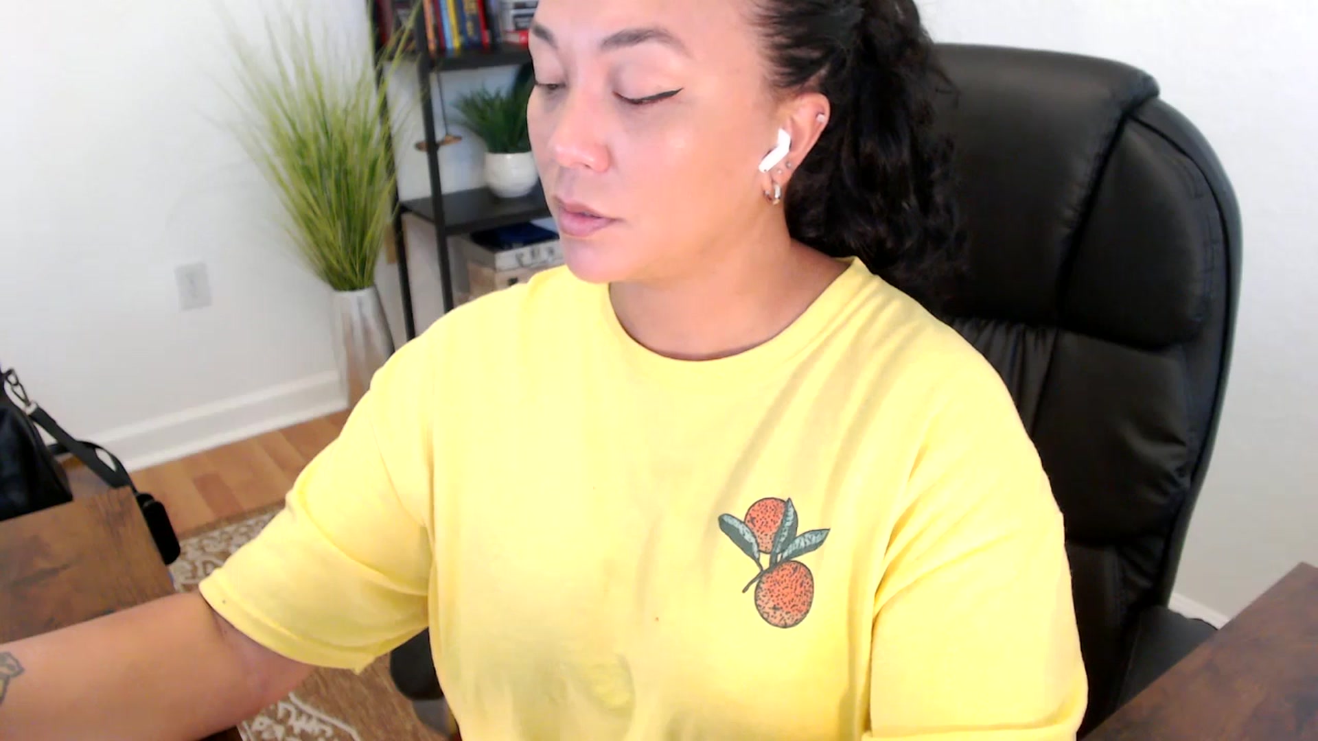Gallery image thumbnail from MickaylaStar's myfreecams stream on, 05/26/2025, 19:04 image 10 of 20