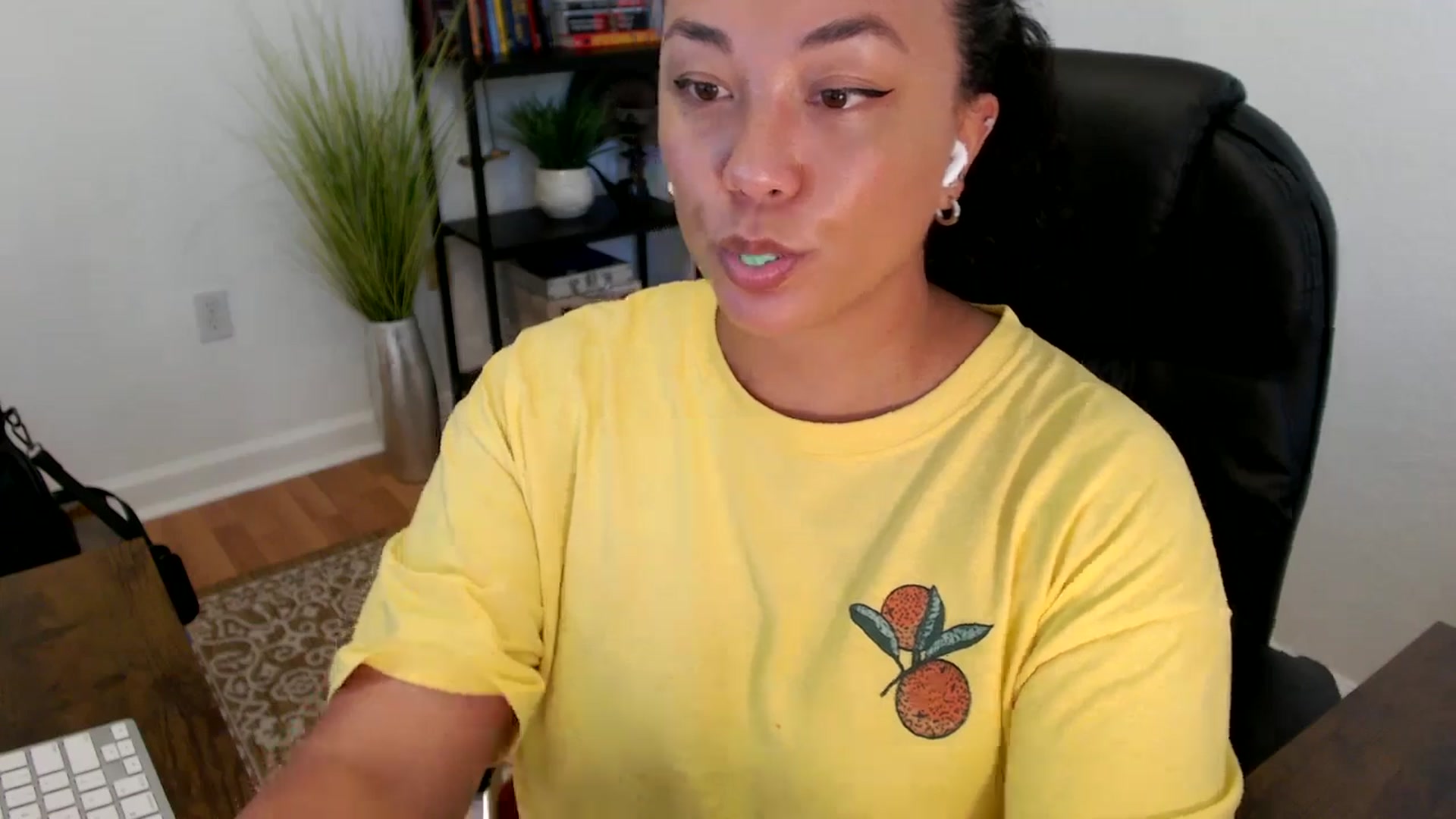 Gallery image thumbnail from MickaylaStar's myfreecams stream on, 05/26/2025, 19:04 image 14 of 20