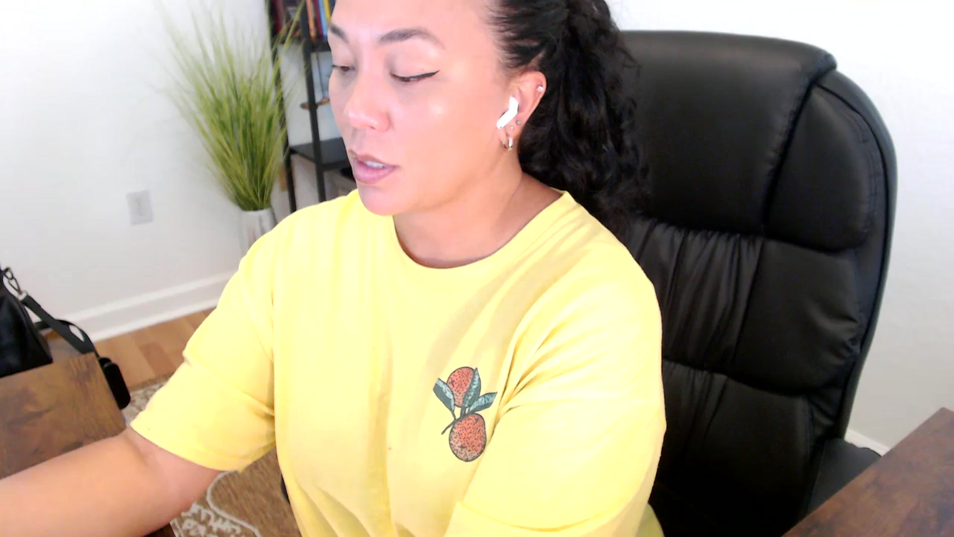 Gallery image thumbnail from MickaylaStar's myfreecams stream on, 05/26/2025, 19:04 image 8 of 20