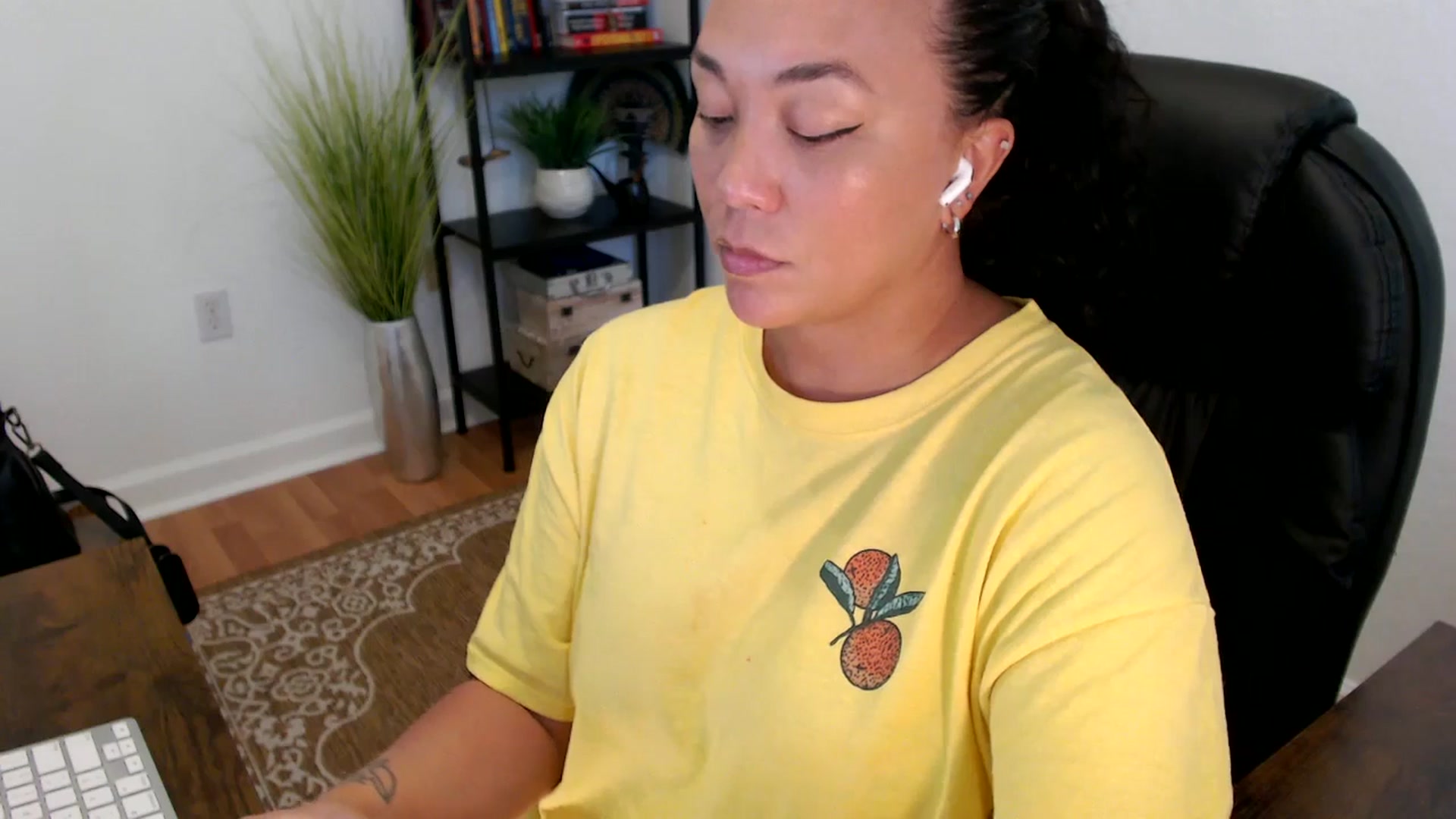 Gallery image thumbnail from MickaylaStar's myfreecams stream on, 05/26/2025, 19:04 image 5 of 20