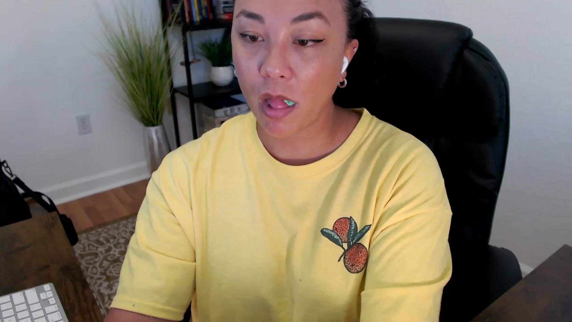 Gallery image thumbnail from MickaylaStar's myfreecams stream on, 05/26/2025, 19:04 image 20 of 20