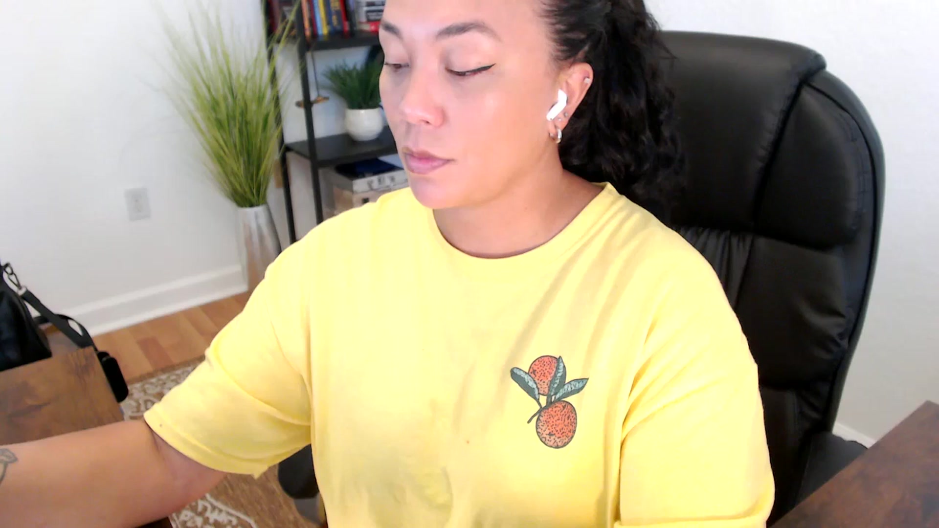 Gallery image thumbnail from MickaylaStar's myfreecams stream on, 05/26/2025, 19:04 image 9 of 20