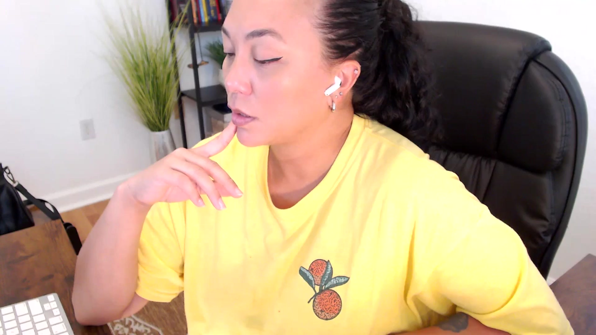 Gallery image thumbnail from MickaylaStar's myfreecams stream on, 05/26/2025, 19:46 image 10 of 20
