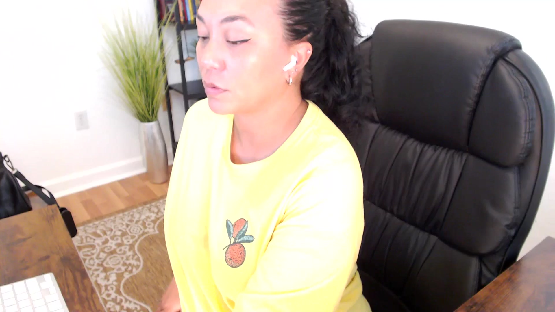 Gallery image thumbnail from MickaylaStar's myfreecams stream on, 05/26/2025, 19:46 image 8 of 20