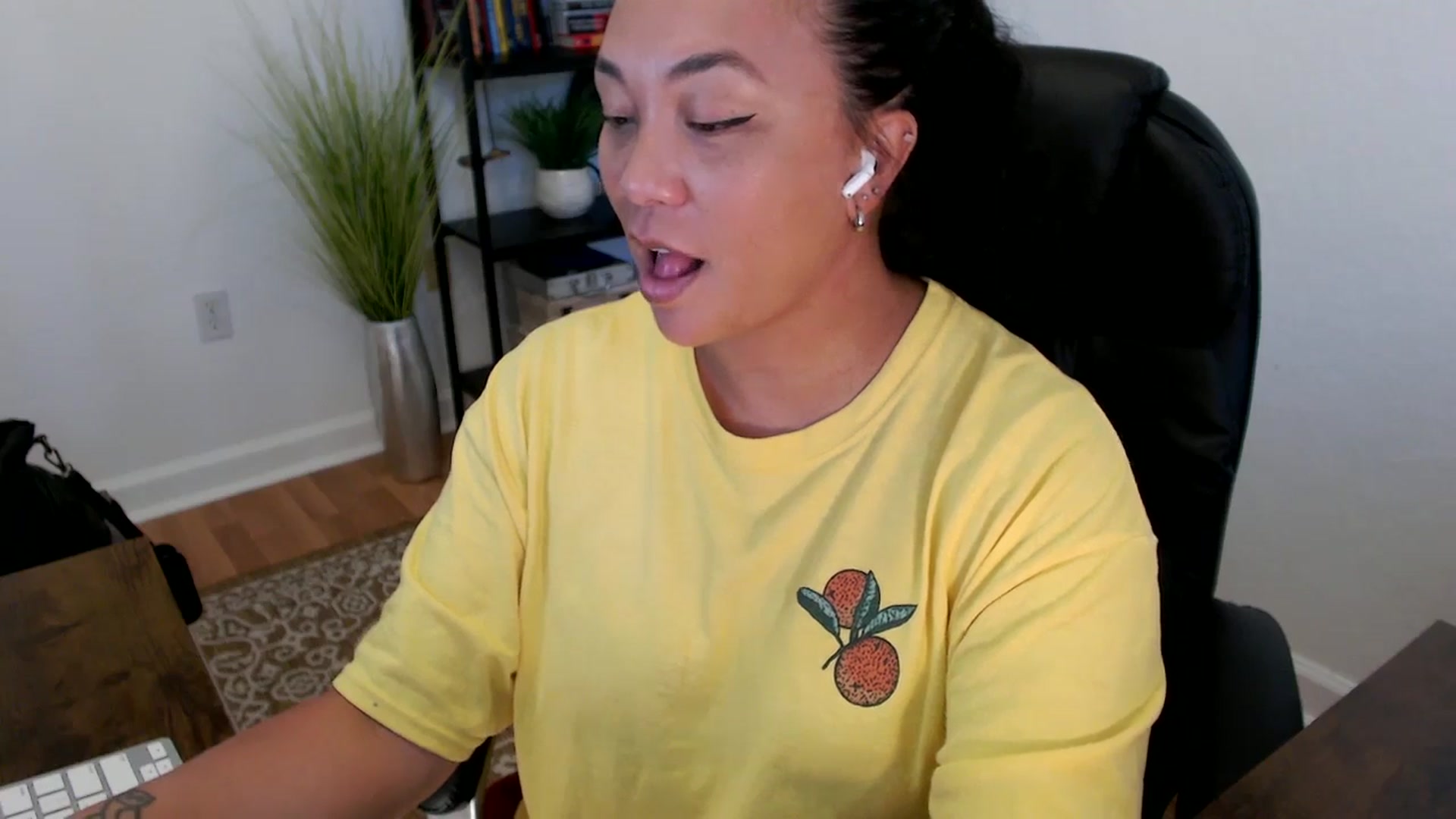 Gallery image thumbnail from MickaylaStar's myfreecams stream on, 05/26/2025, 20:29 image 7 of 20