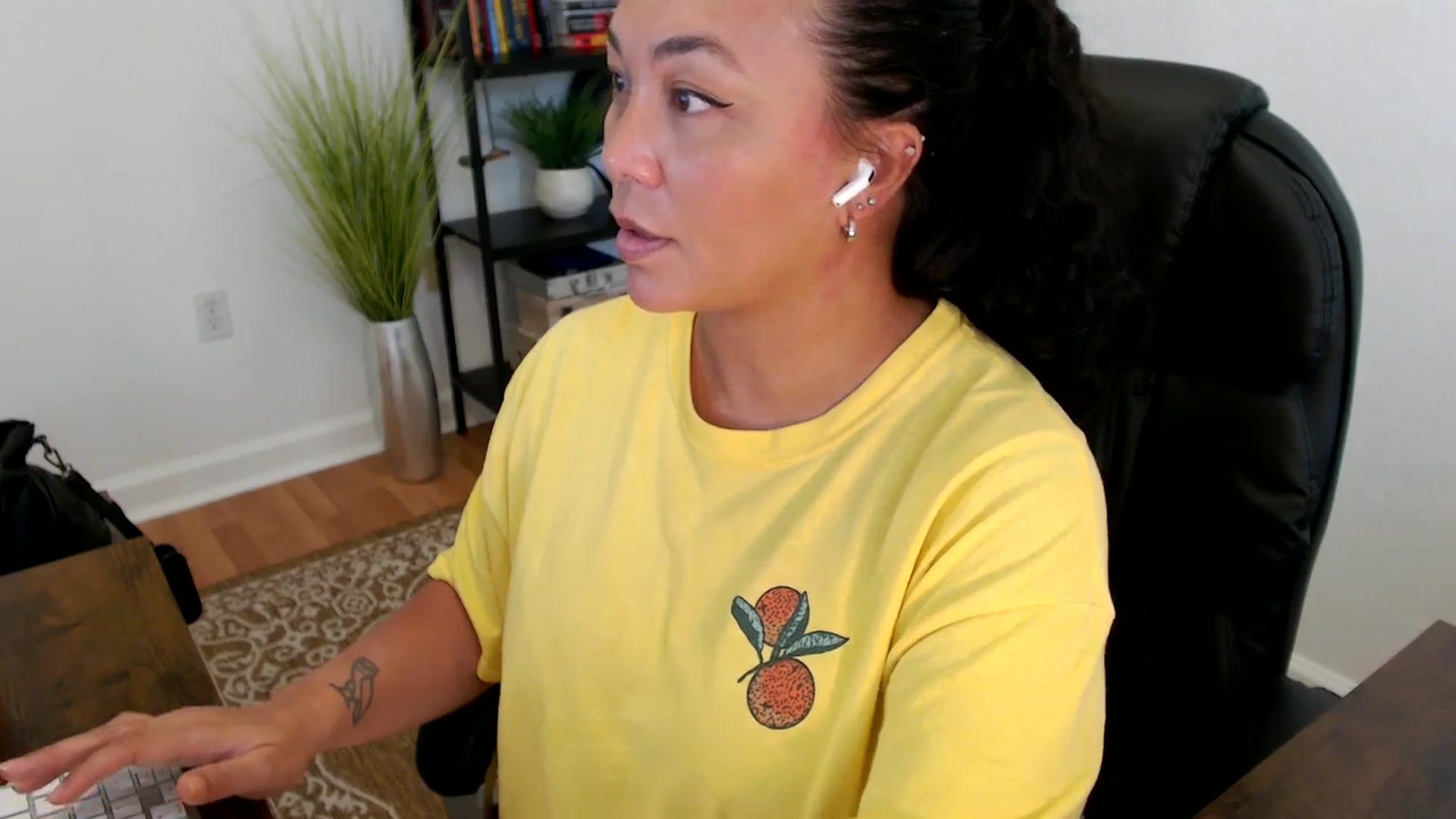 Gallery image thumbnail from MickaylaStar's myfreecams stream on, 05/26/2025, 20:29 image 19 of 20